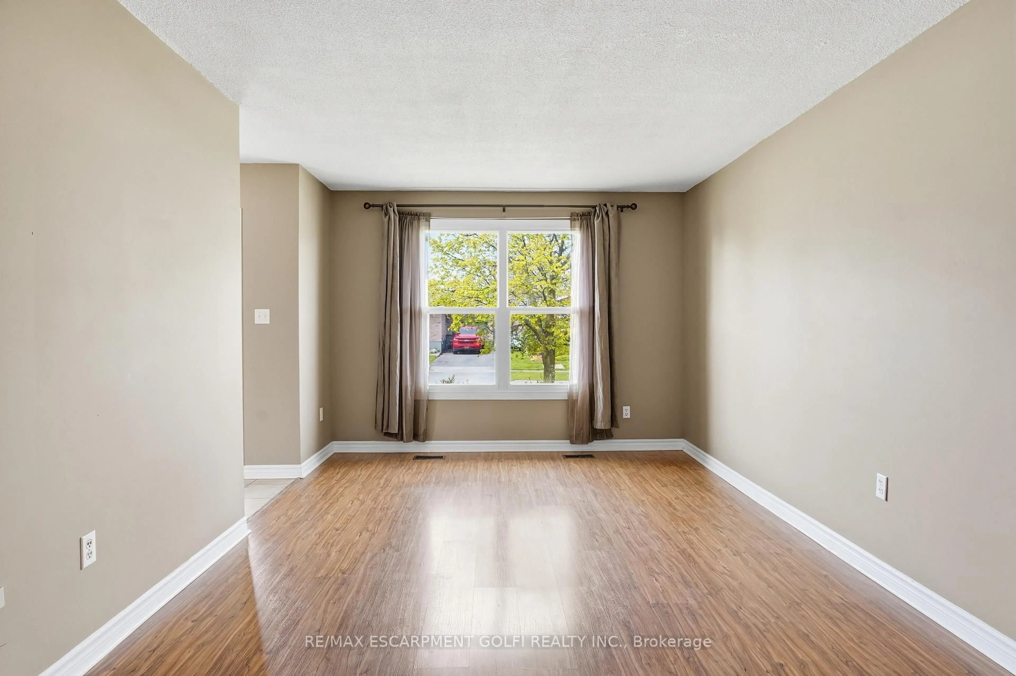 A pic of a room for 87 Marc Blvd, Welland Ontario L3B 5V2
