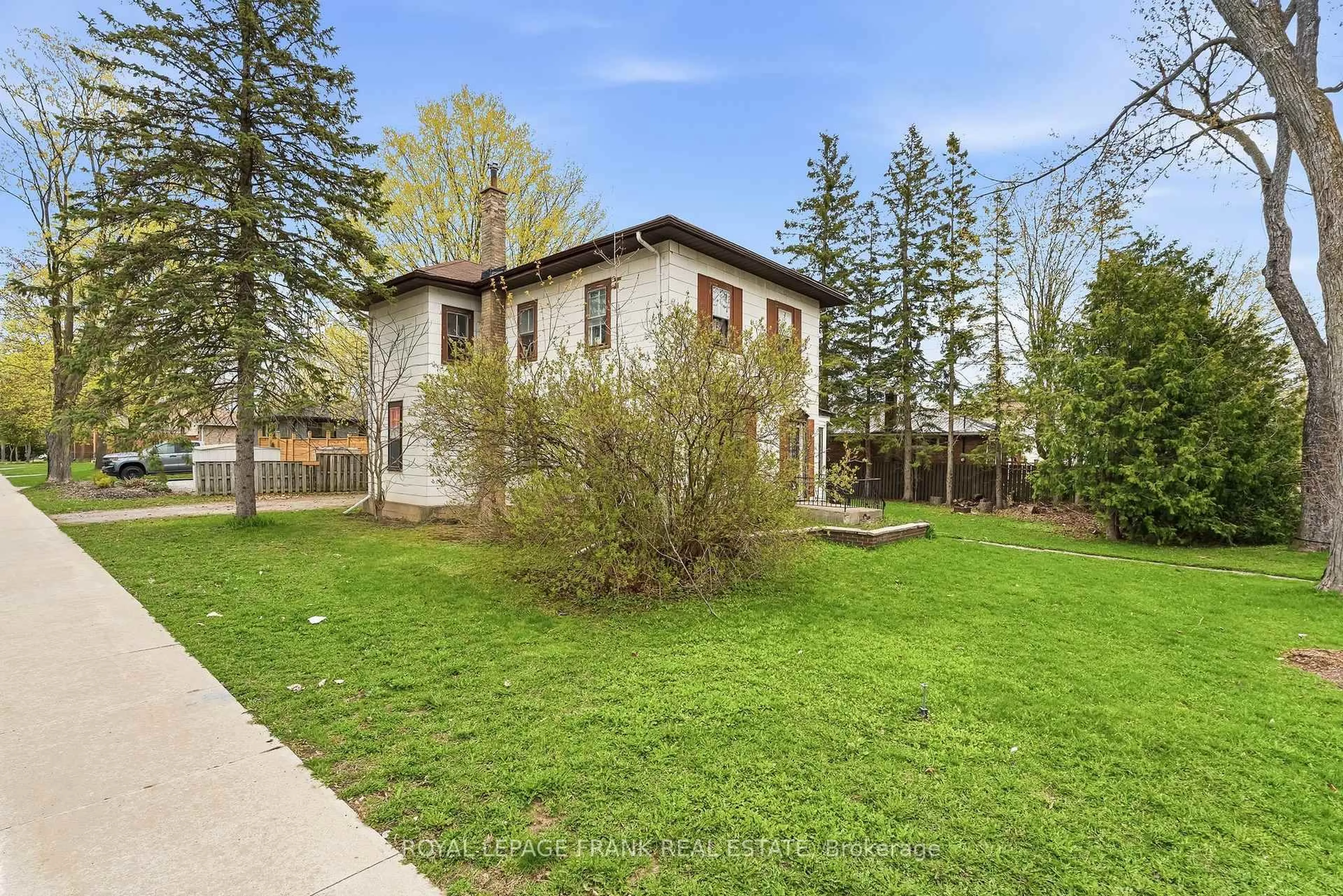 A pic from outside/outdoor area/front of a property/back of a property/a pic from drone, street for 36 Mill St, Kawartha Lakes Ontario K9V 2L4