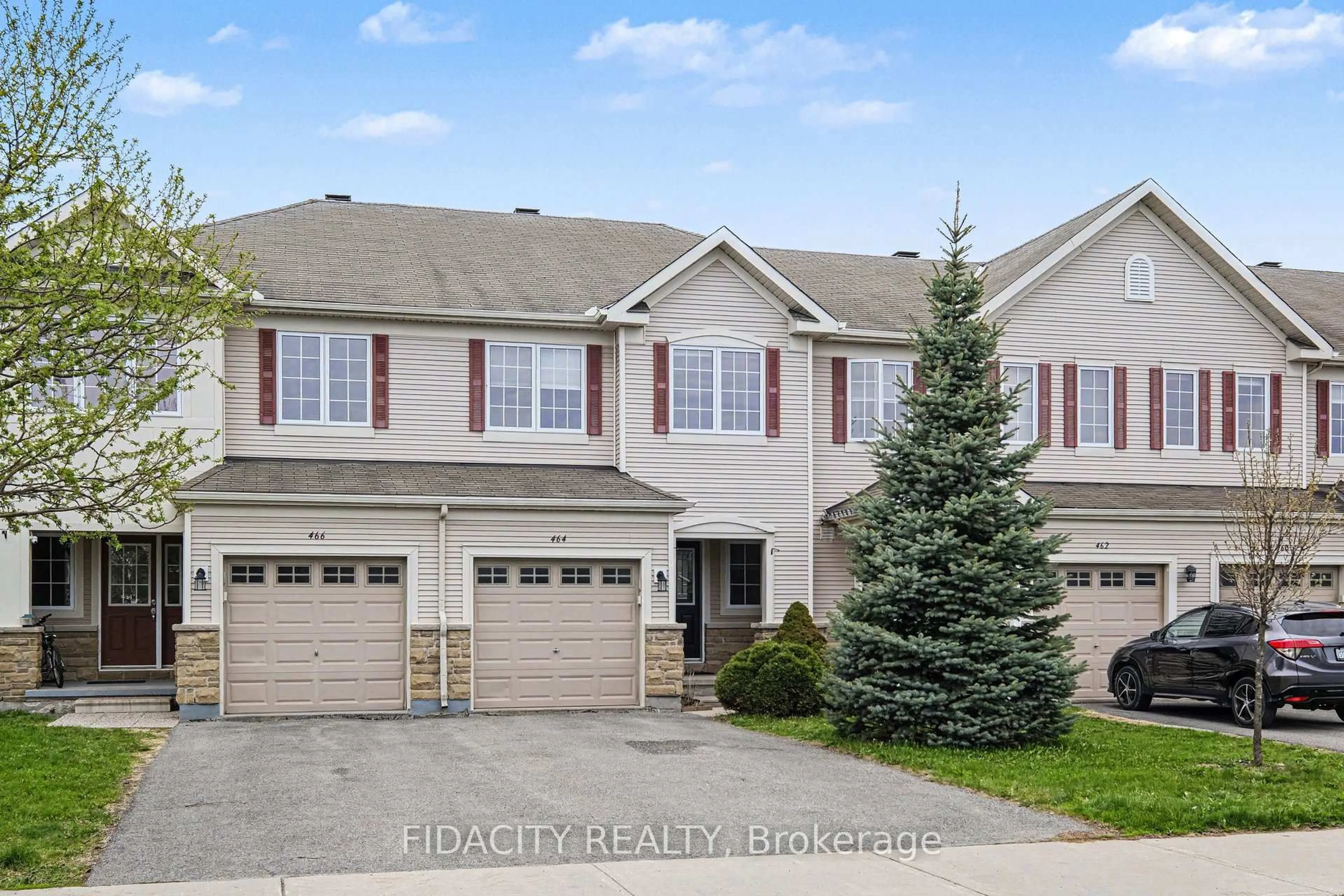 Home with vinyl exterior material, street for 464 Templeford Ave, Ottawa Ontario K2M 0B8