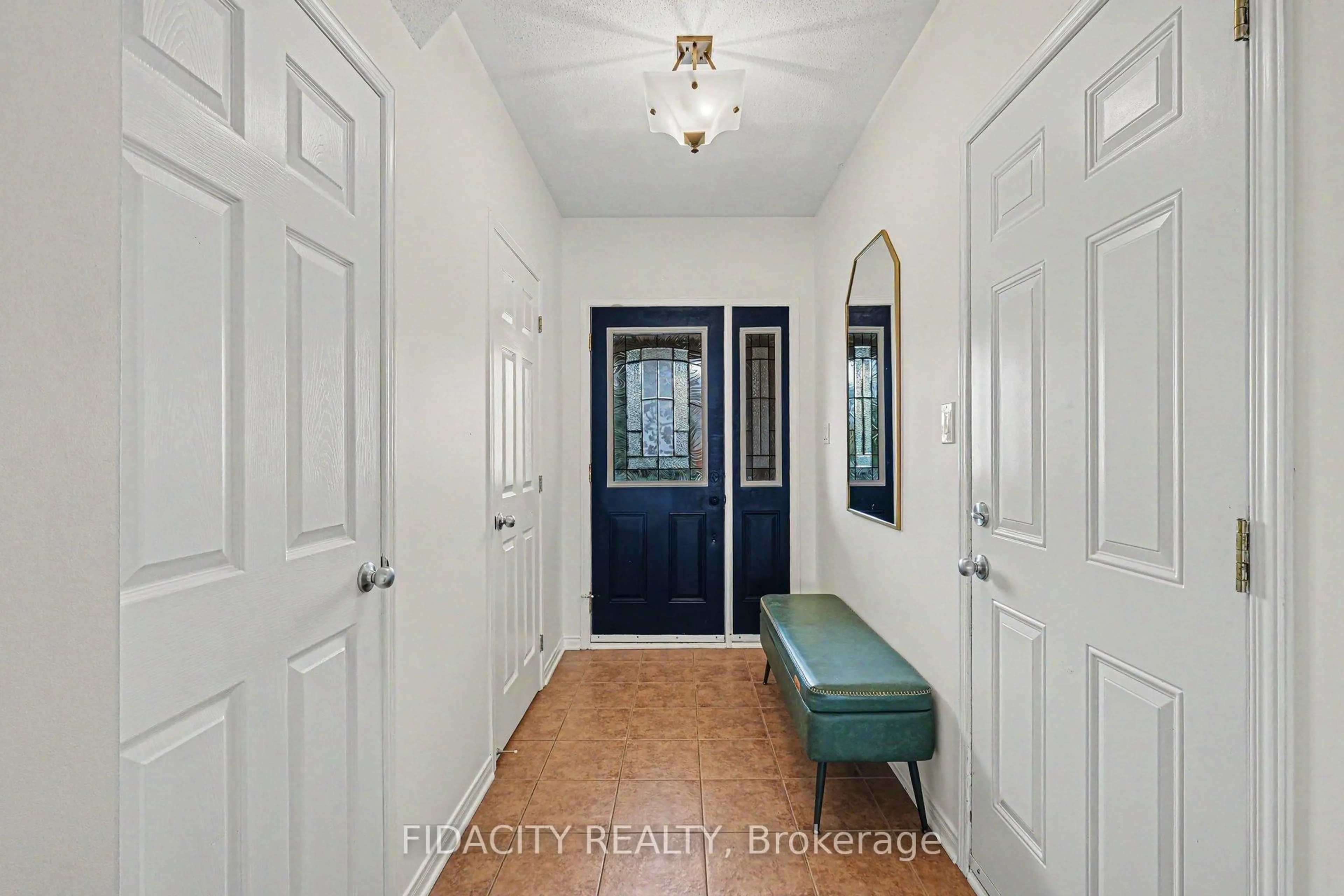 Indoor entryway for 464 Templeford Ave, Ottawa Ontario K2M 0B8