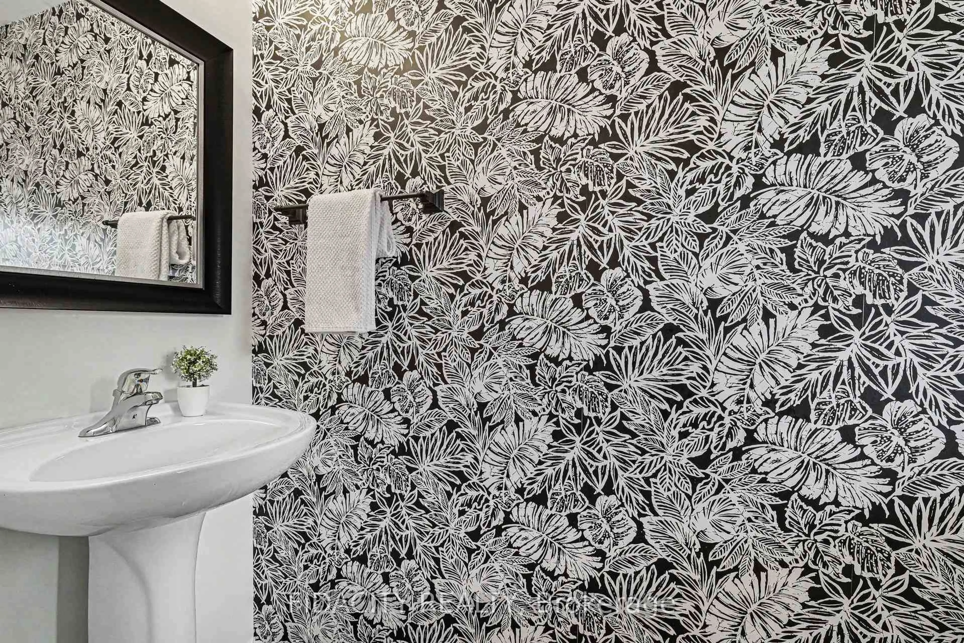 Contemporary bathroom, ceramic/tile floor for 464 Templeford Ave, Ottawa Ontario K2M 0B8