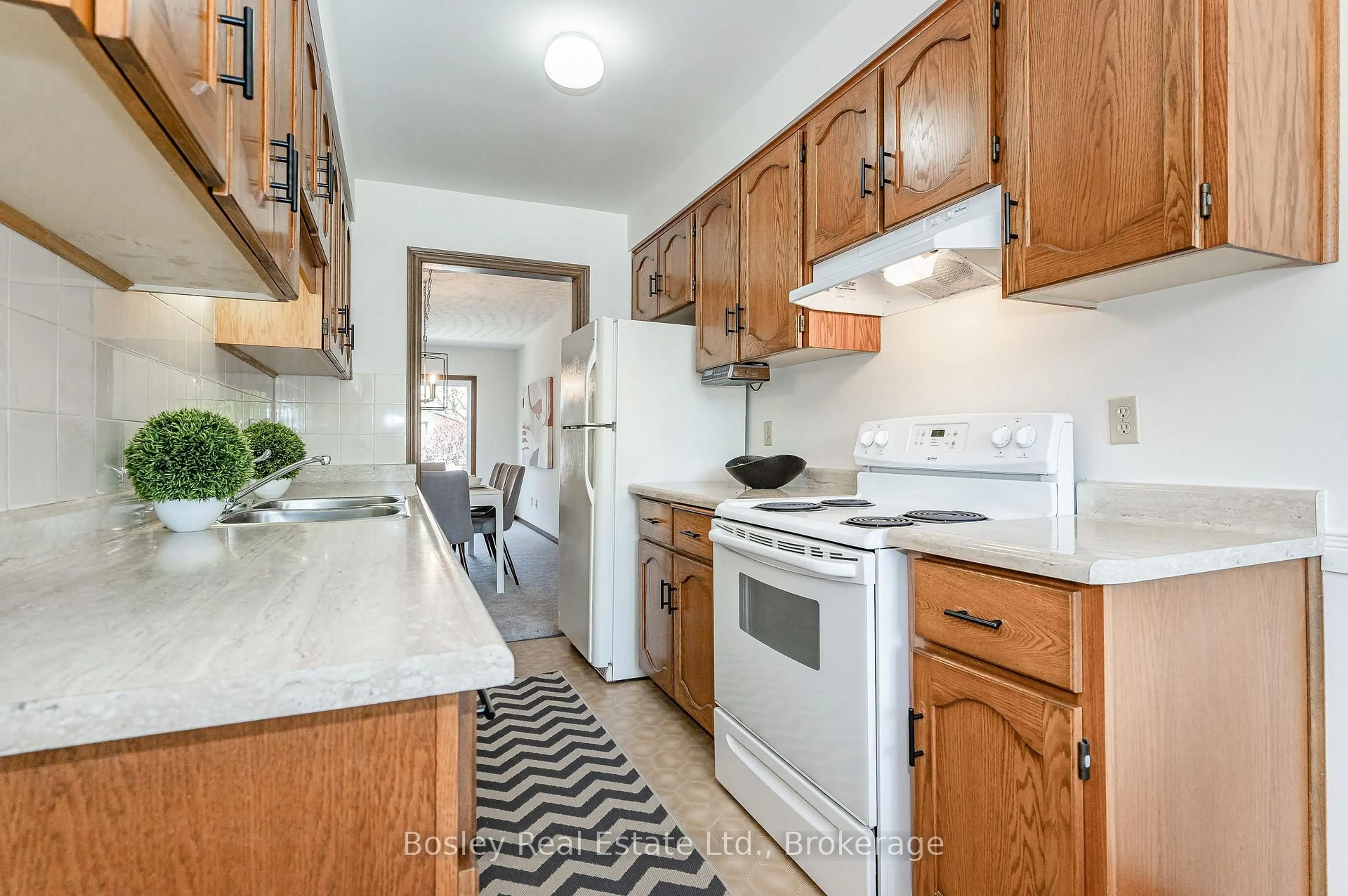 Standard kitchen, unknown for 54 Koch Dr, Guelph Ontario N1G 4G7
