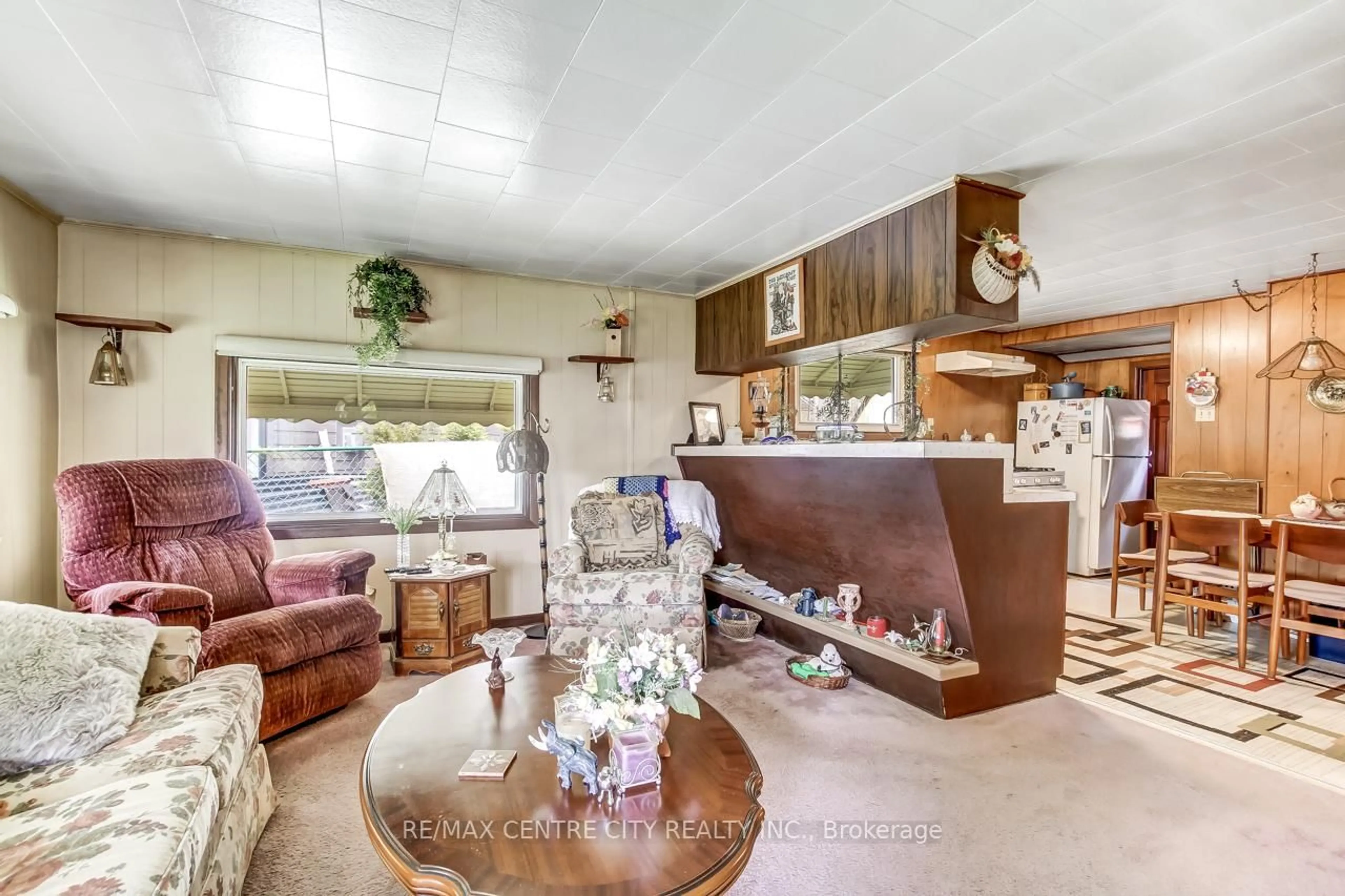 Living room with furniture, unknown for 393 STANLEY PARK Dr, Central Elgin Ontario N5L 1E6