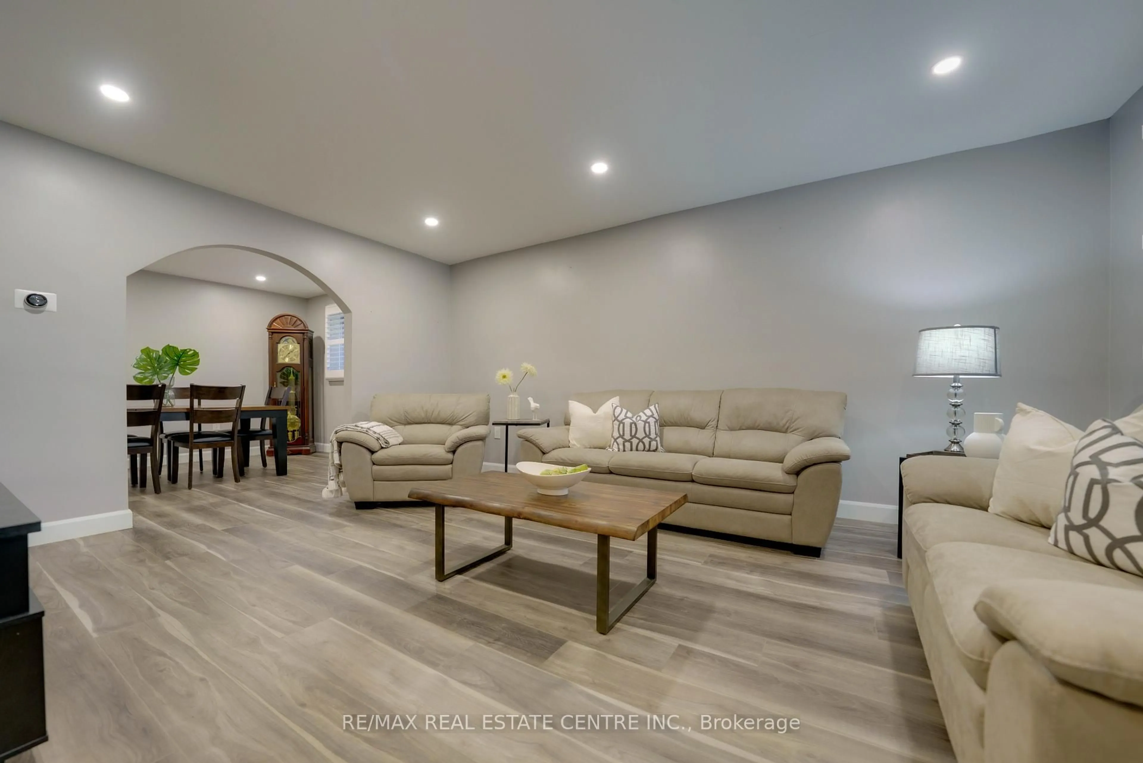 Living room with furniture, unknown for 683 SEVENTH Ave, Hamilton Ontario L8V 1Z1