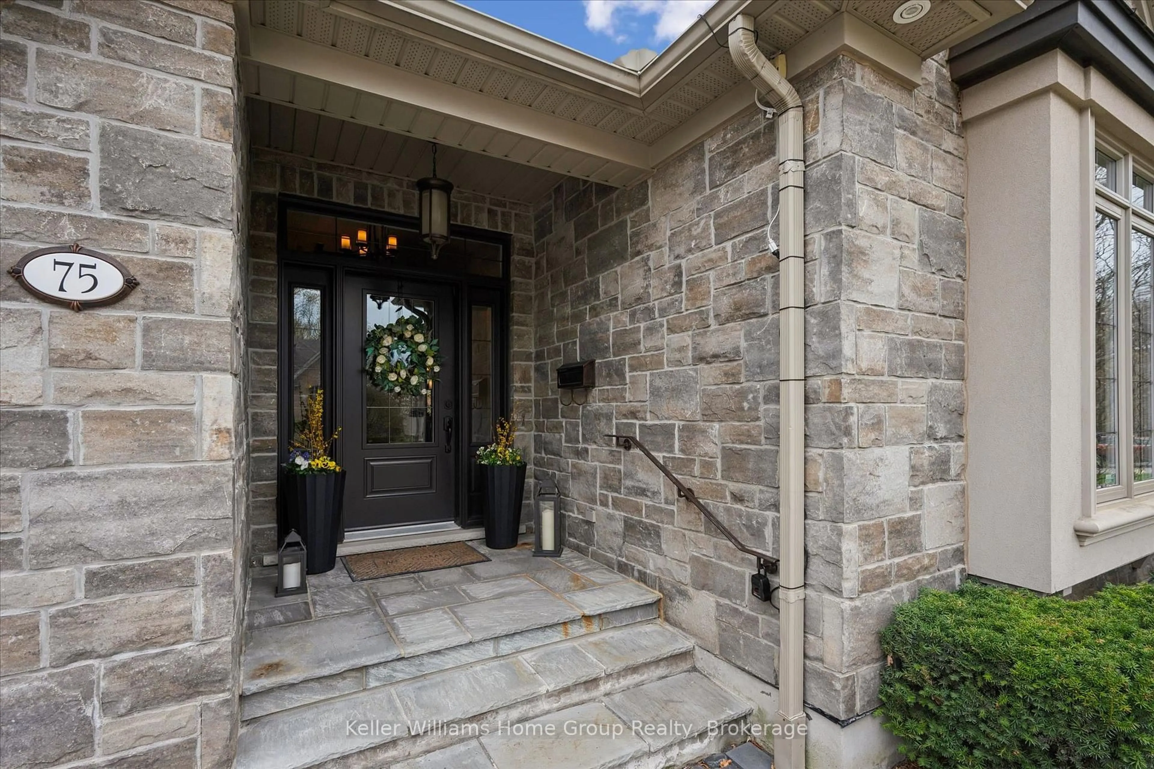 Indoor entryway for 75 Woodside Rd, Guelph Ontario N1G 2H1