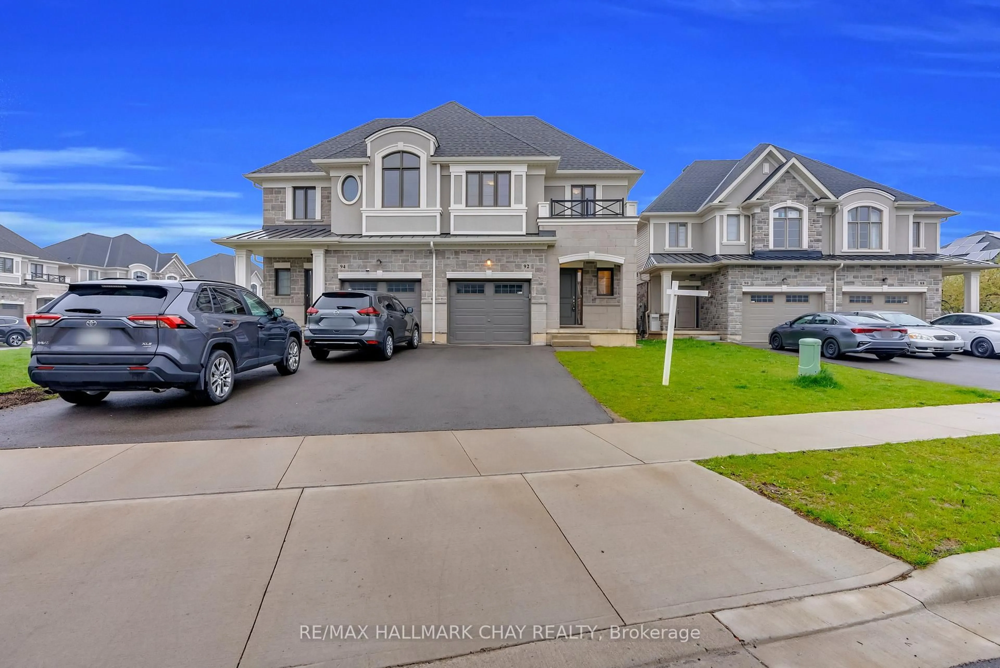 A pic from outside/outdoor area/front of a property/back of a property/a pic from drone, street for 92 Aquasanta Cres, Hamilton Ontario L9B 0J9