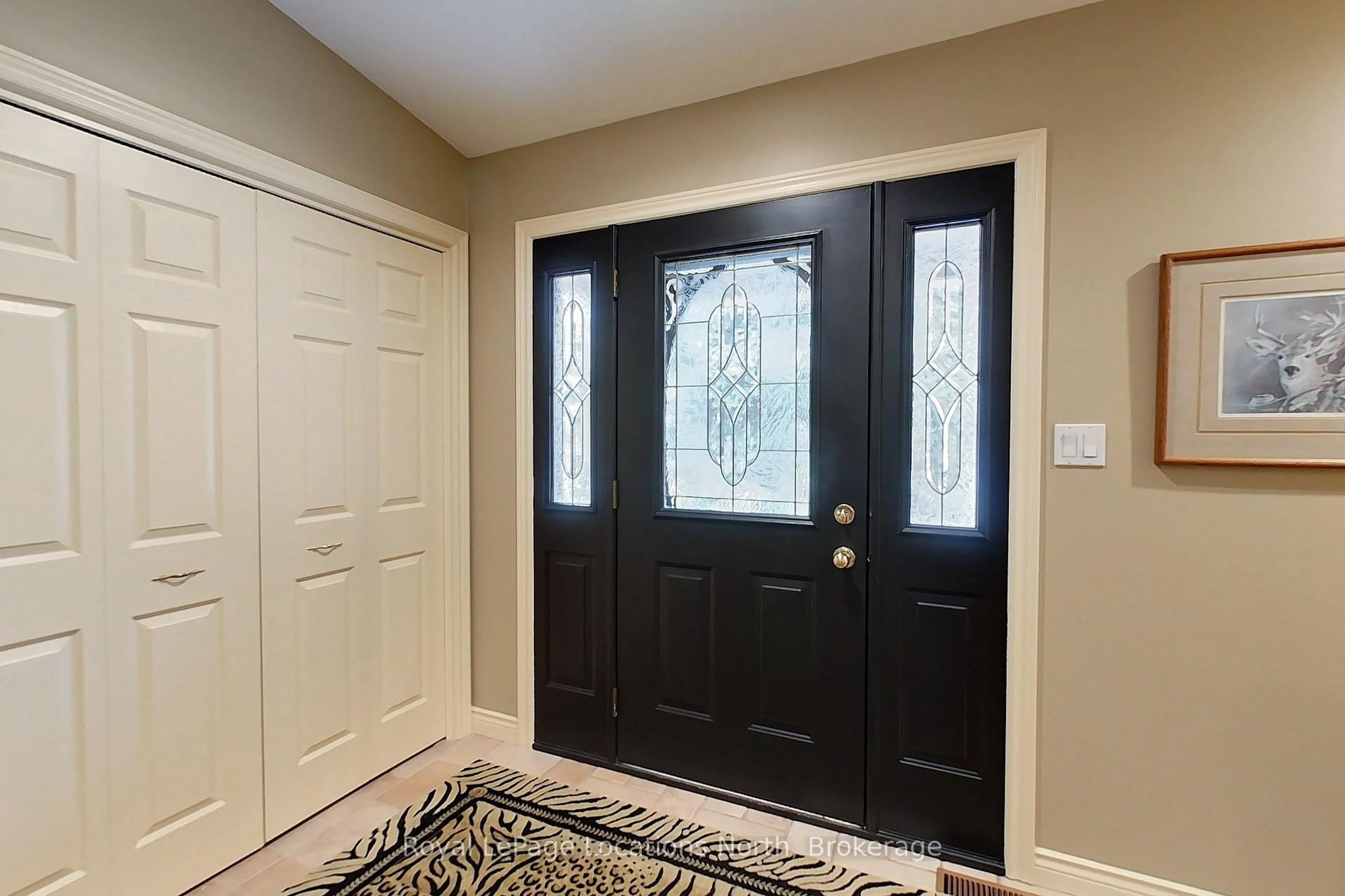 Indoor entryway for 63 Fairway Ave, Meaford Ontario N4L 1X8