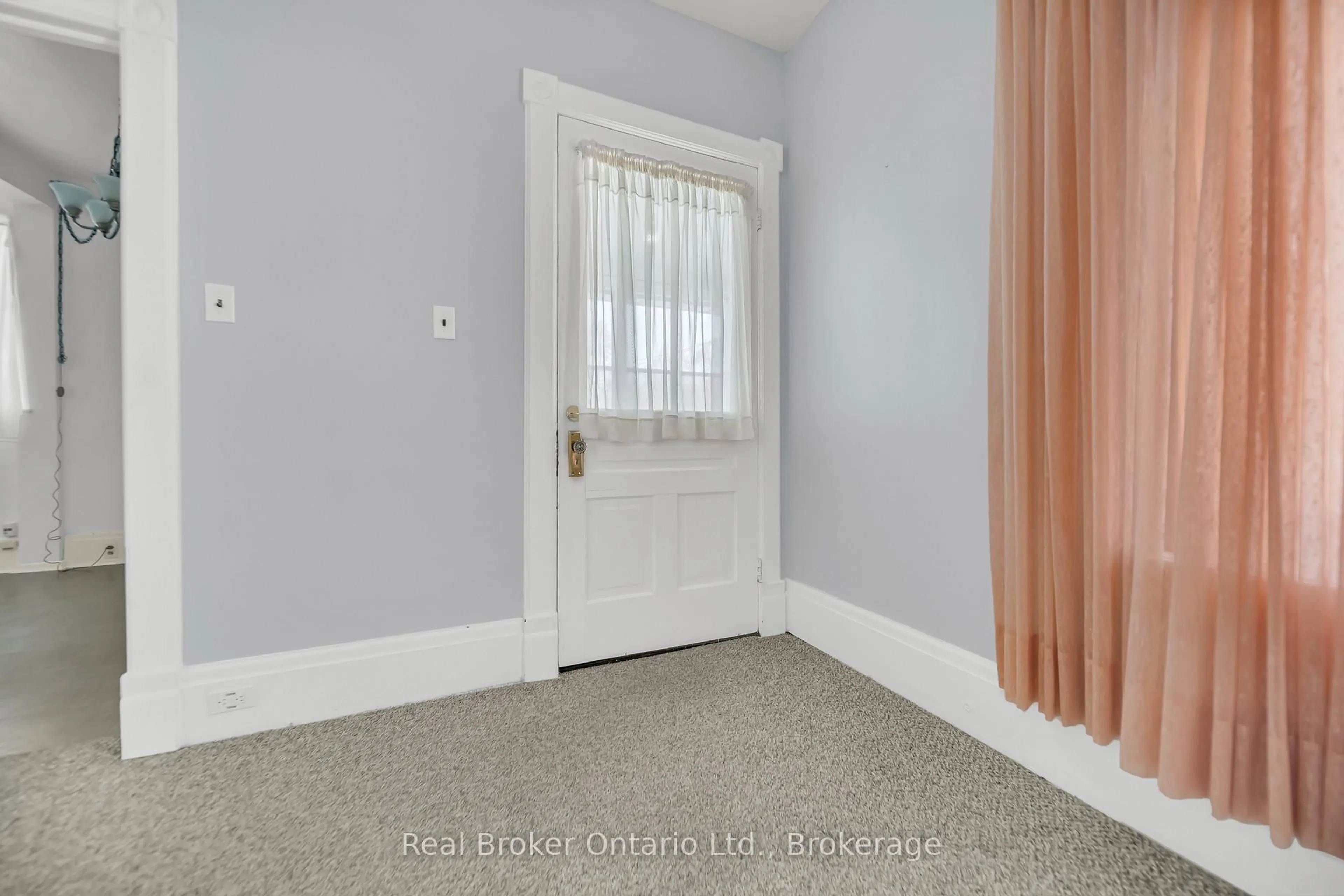 Unknown for 141 Samuel St, Kitchener Ontario N2H 1P9