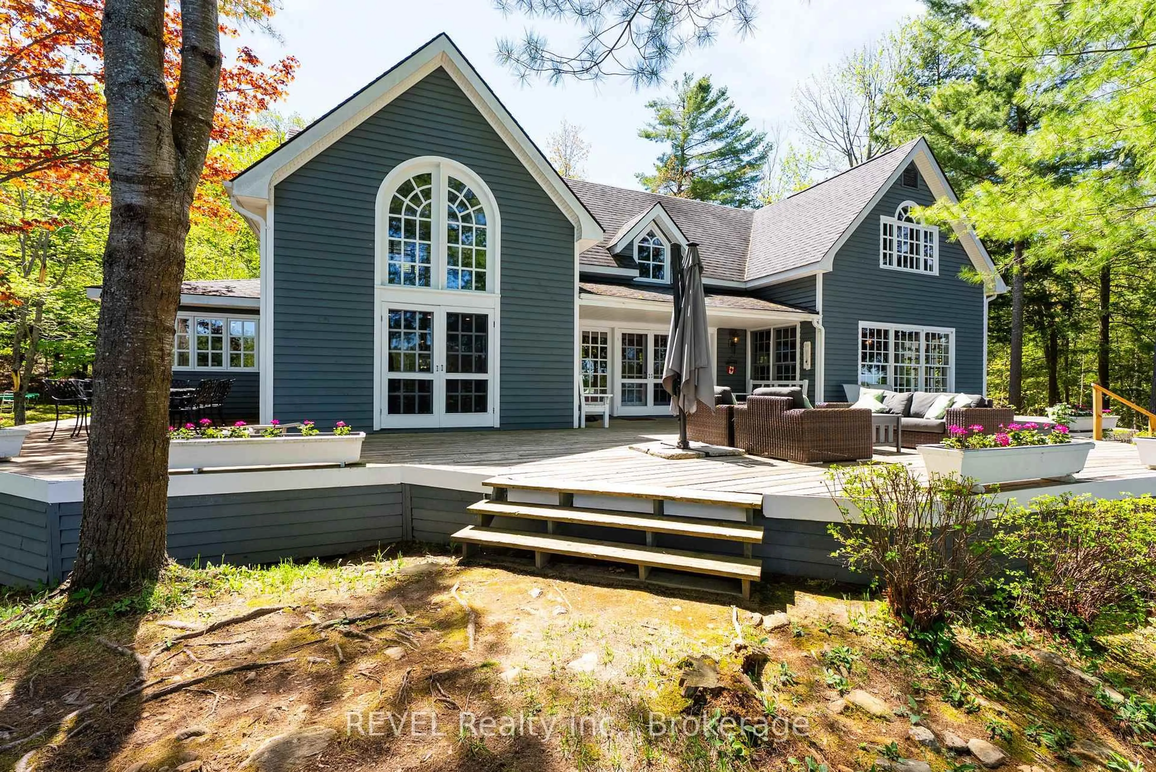 Home with vinyl exterior material, water/lake/river/ocean view for 14-M72 Grandview Island, Muskoka Lakes Ontario P0G 1E0