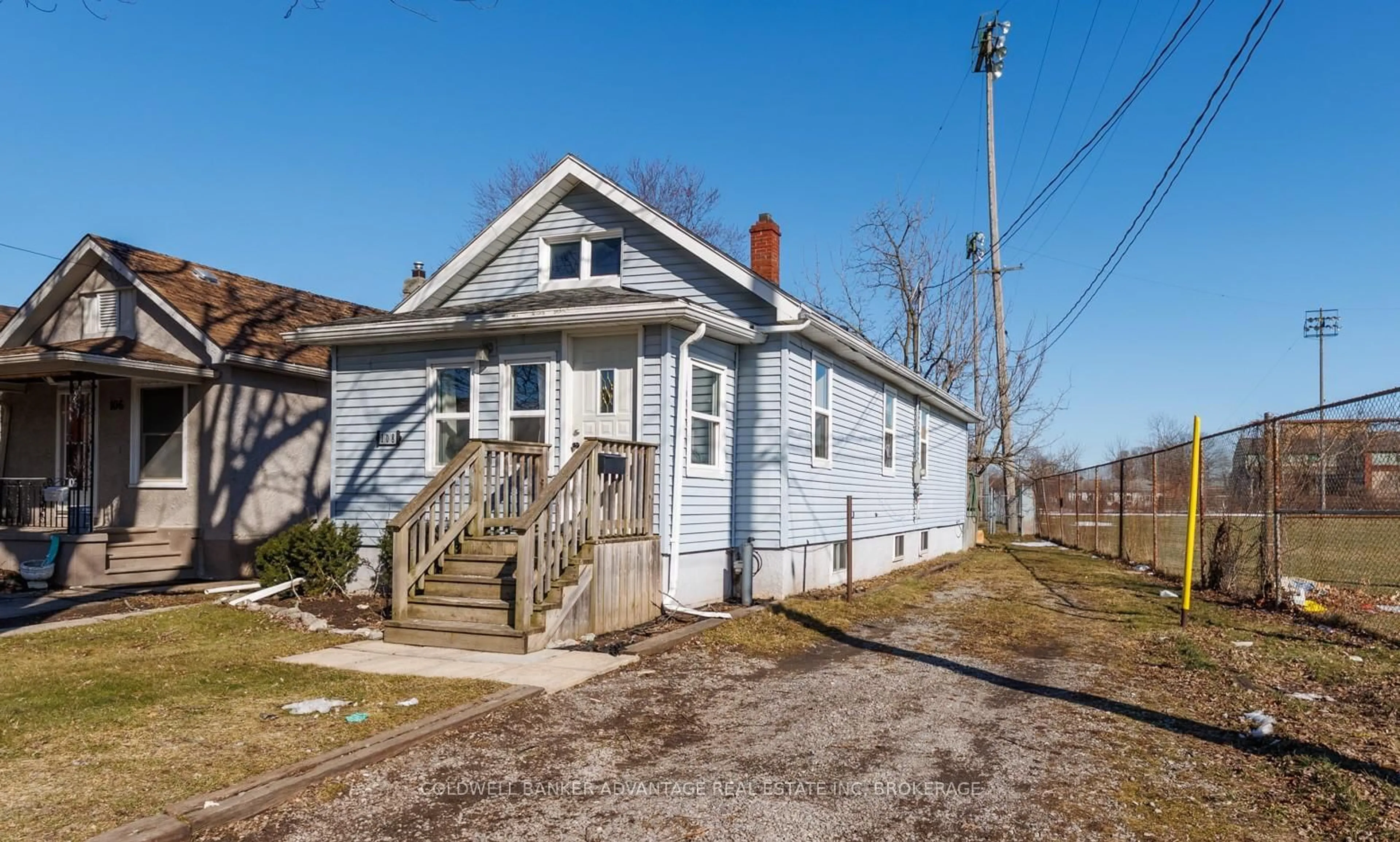 A pic from outside/outdoor area/front of a property/back of a property/a pic from drone, street for 108 Burgar St, Welland Ontario L3B 2S8
