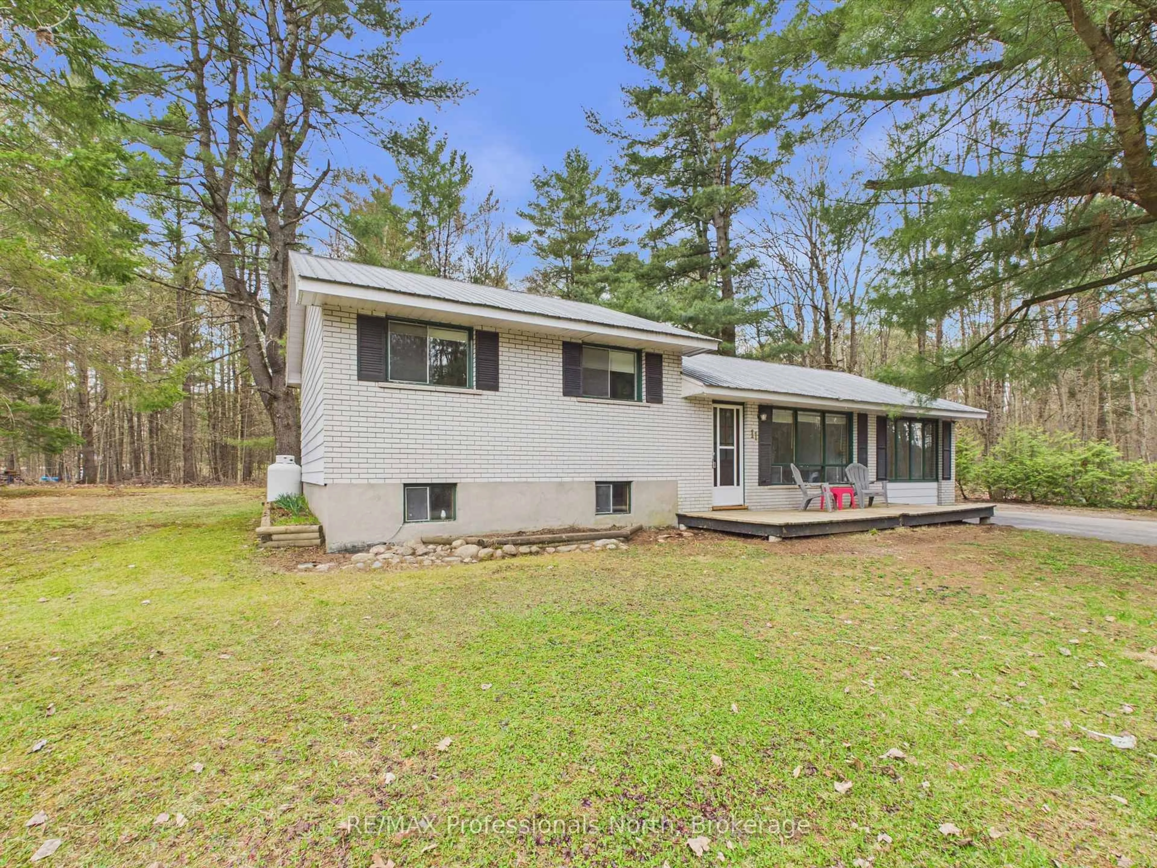 Unknown for 11 Beacon Lane, Bracebridge Ontario P1L 1L6