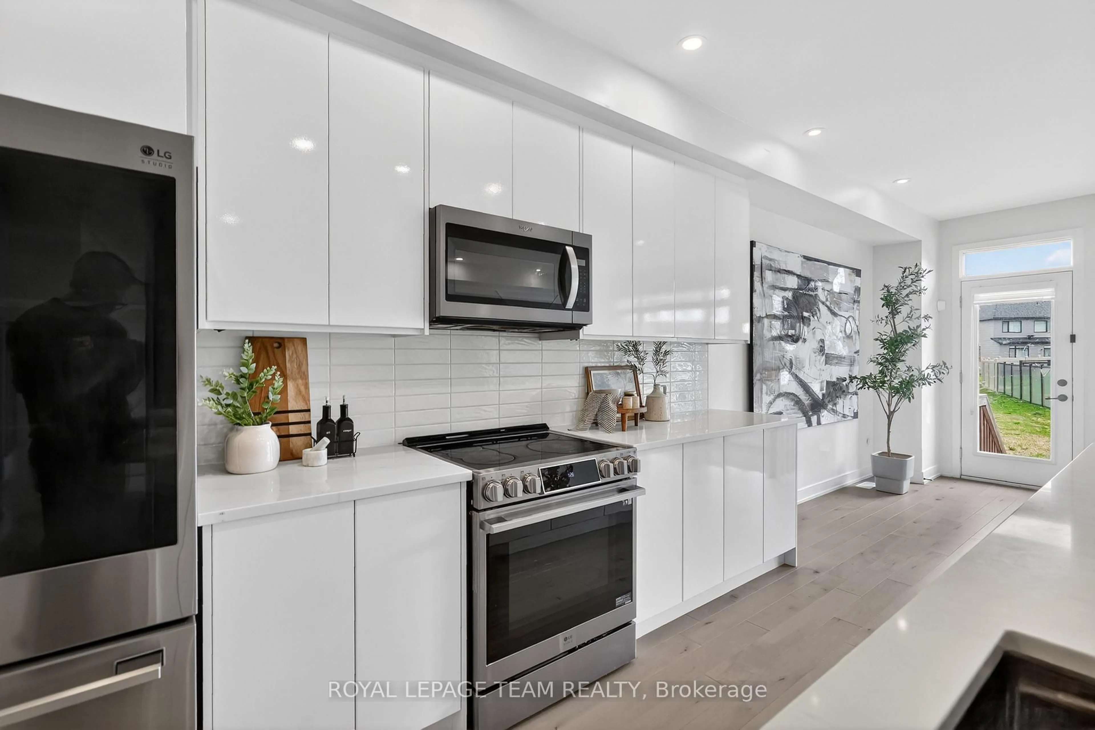 Contemporary kitchen, ceramic/tile floor for 528 Corretto Pl, Ottawa Ontario K2J 6Z1