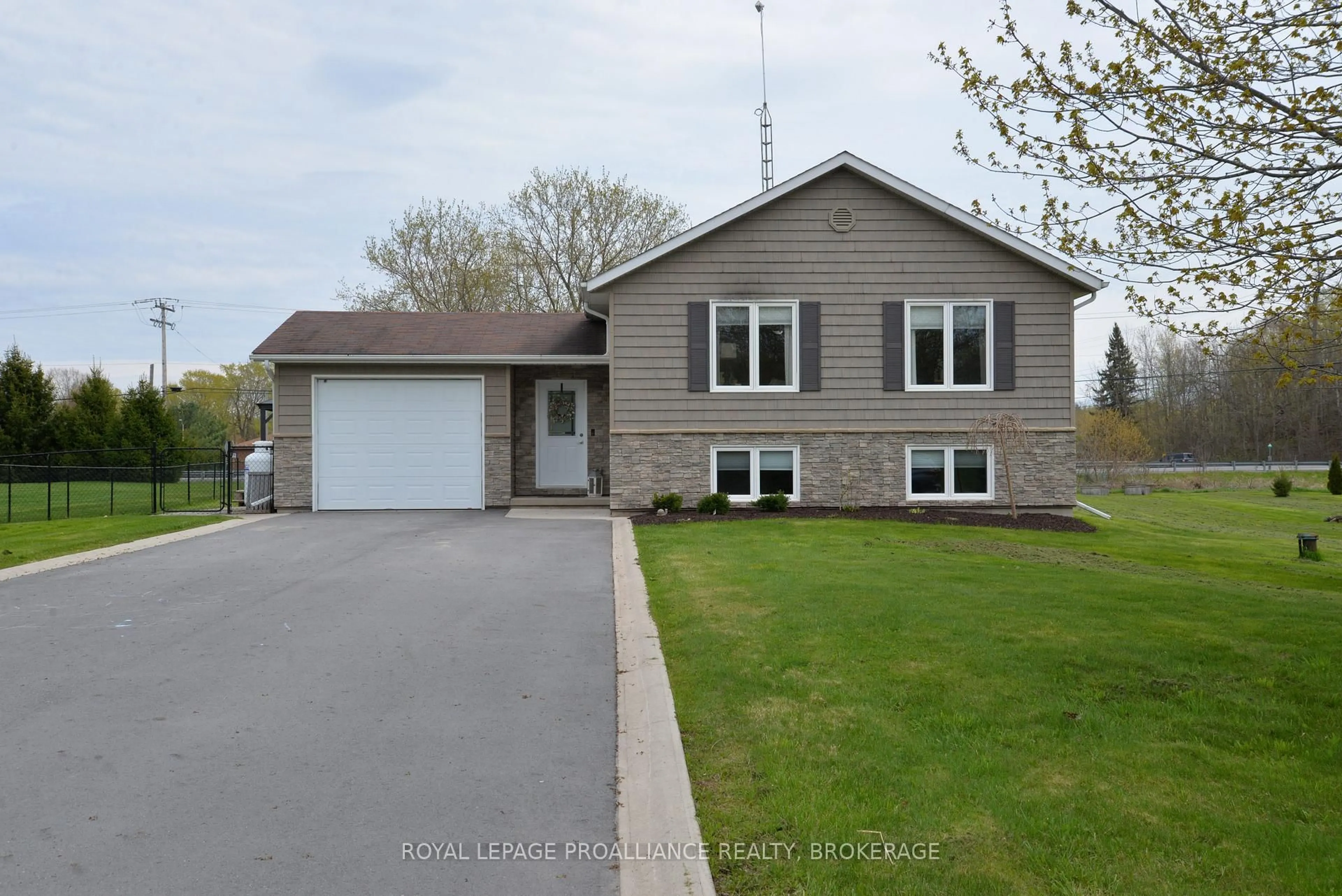 Home with vinyl exterior material, street for 4153 Mangan Blvd, Seeley's Bay Ontario K0H 2N0