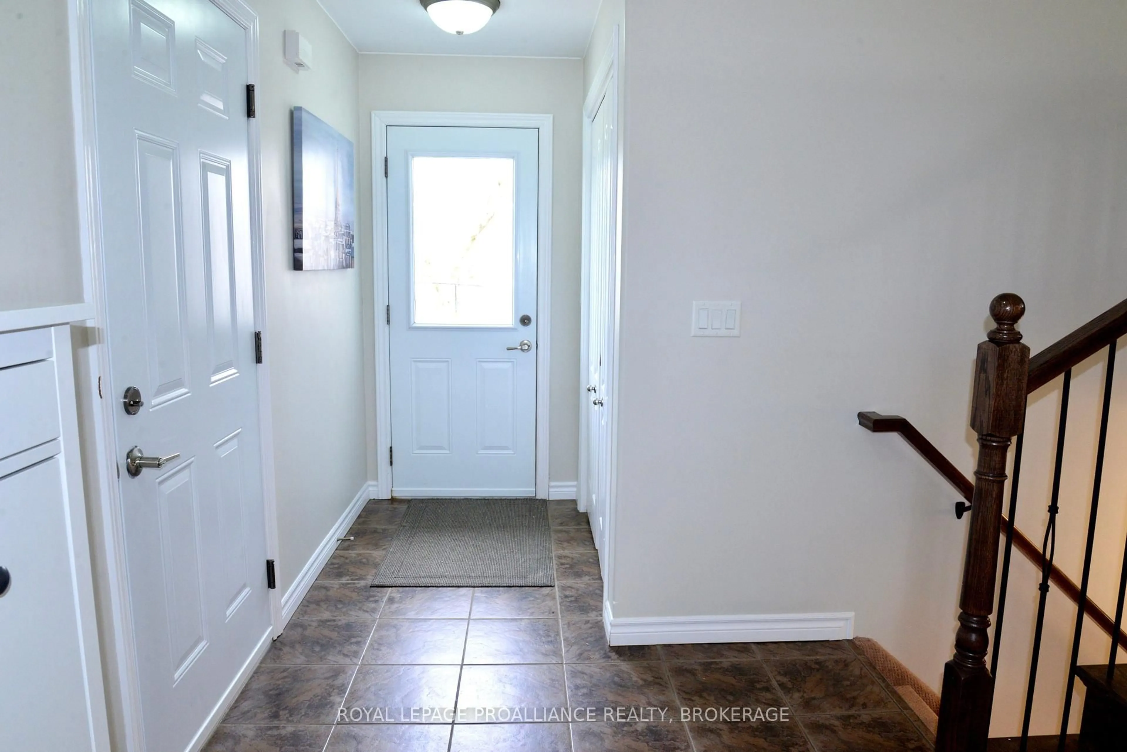 Indoor entryway for 4153 Mangan Blvd, Seeley's Bay Ontario K0H 2N0
