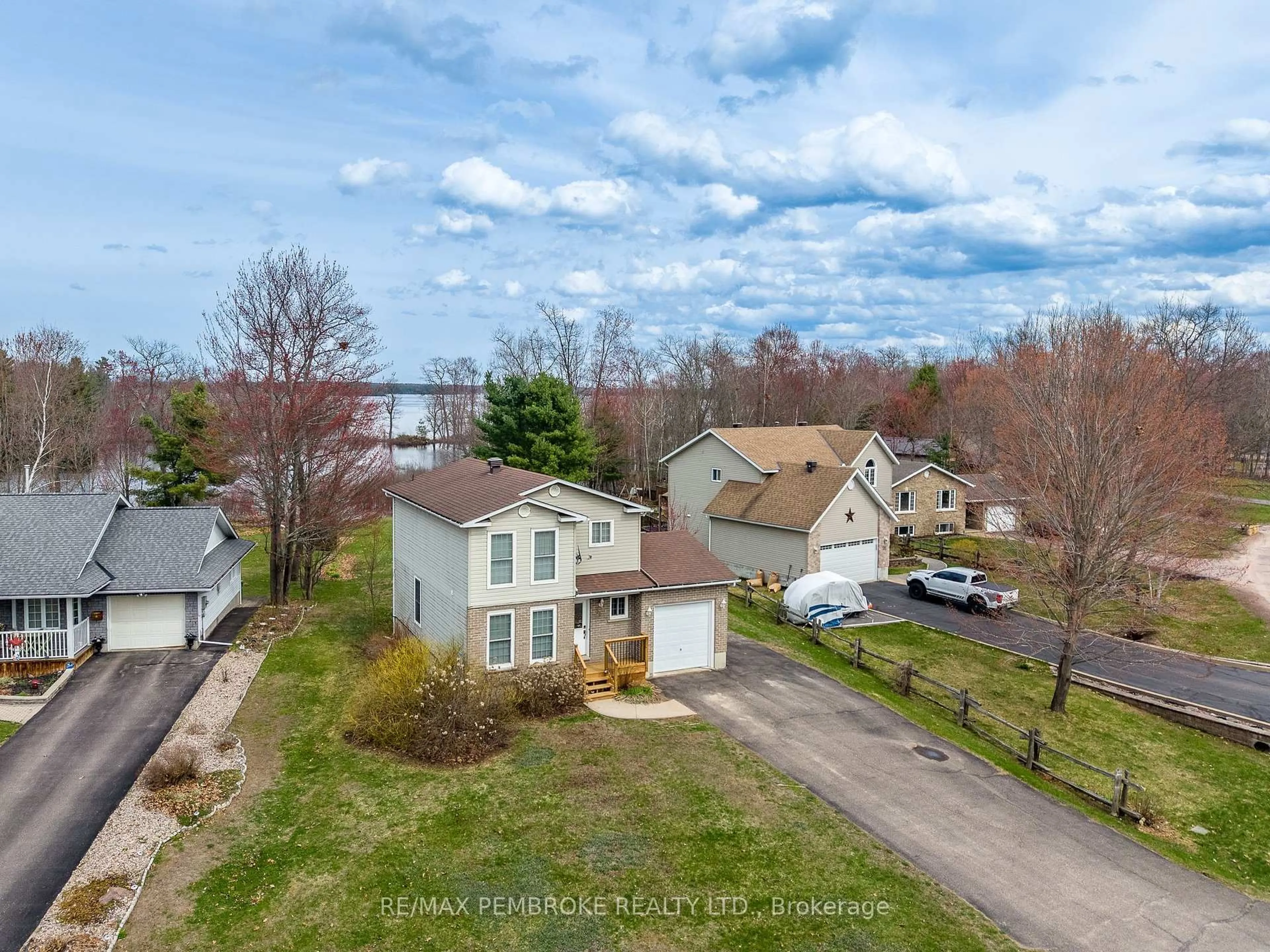 A pic from outside/outdoor area/front of a property/back of a property/a pic from drone, water/lake/river/ocean view for 31 EARL St, Petawawa Ontario K8H 3M4