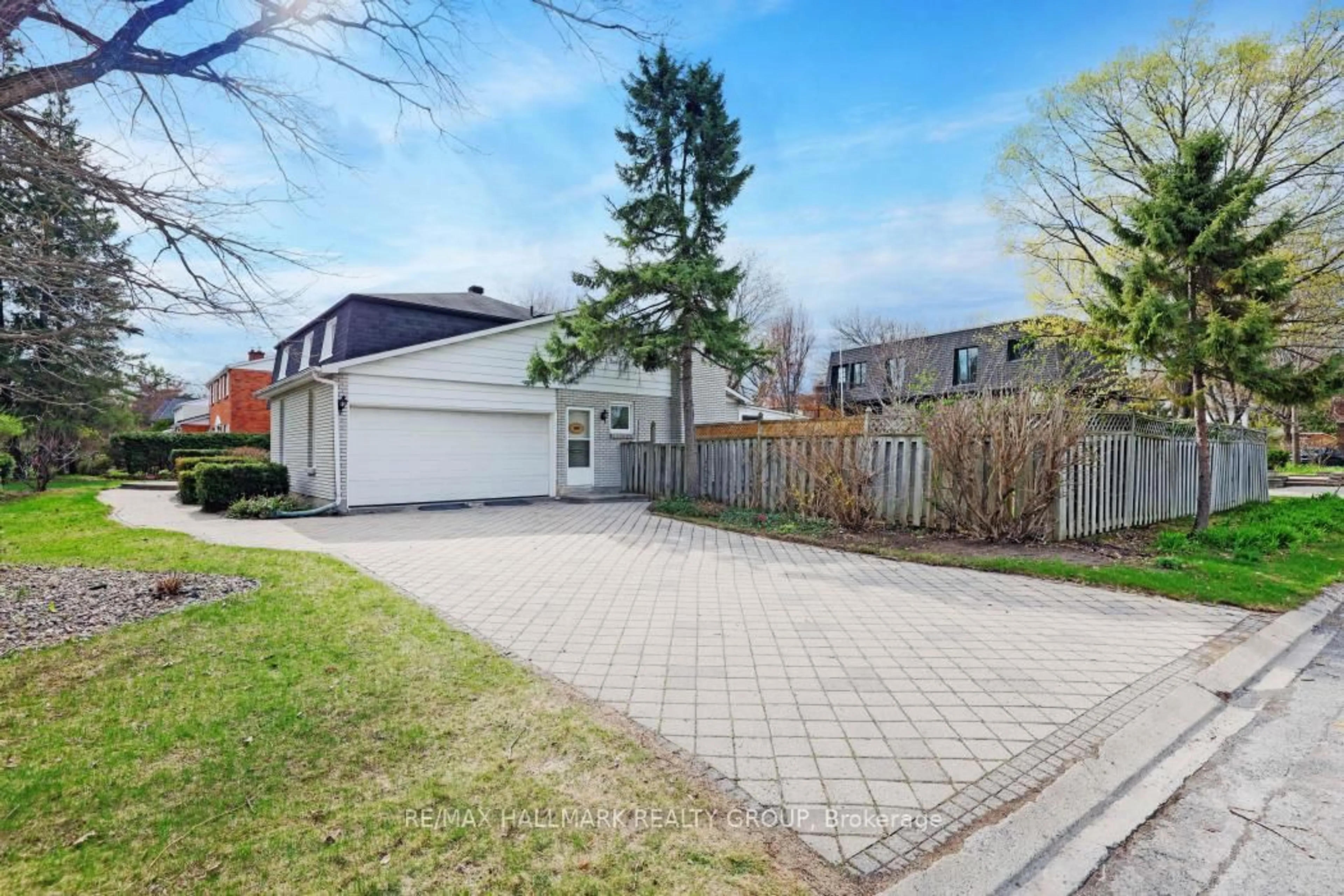 Unknown for 2003 Hollybrook Cres, Ottawa Ontario K1J 7Y4