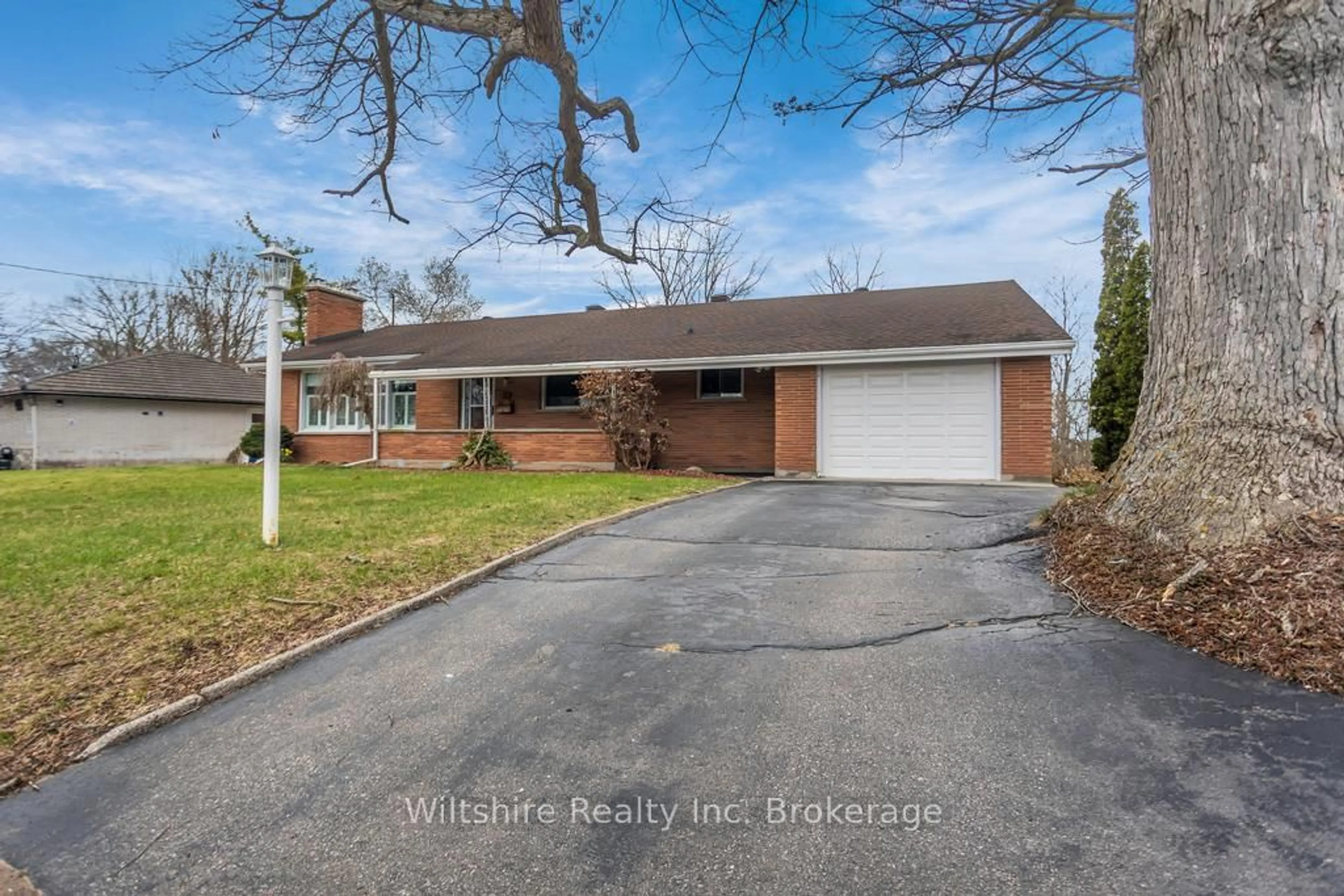 A pic from outside/outdoor area/front of a property/back of a property/a pic from drone, street for 159 Lisgar Ave, Tillsonburg Ontario N4G 3L5
