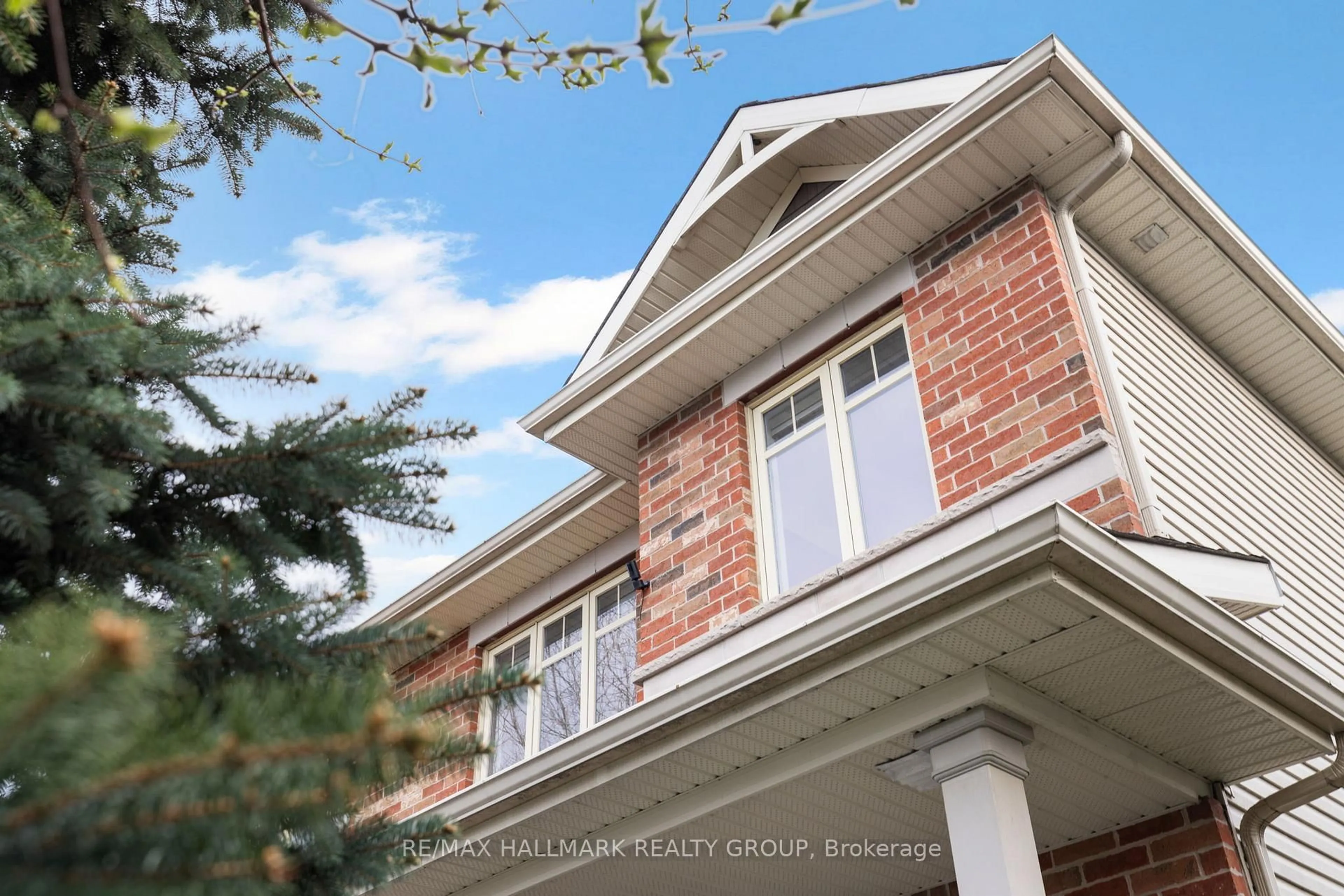 Home with vinyl exterior material, street for 610 Everlasting Cres, Ottawa Ontario K4A 0K1