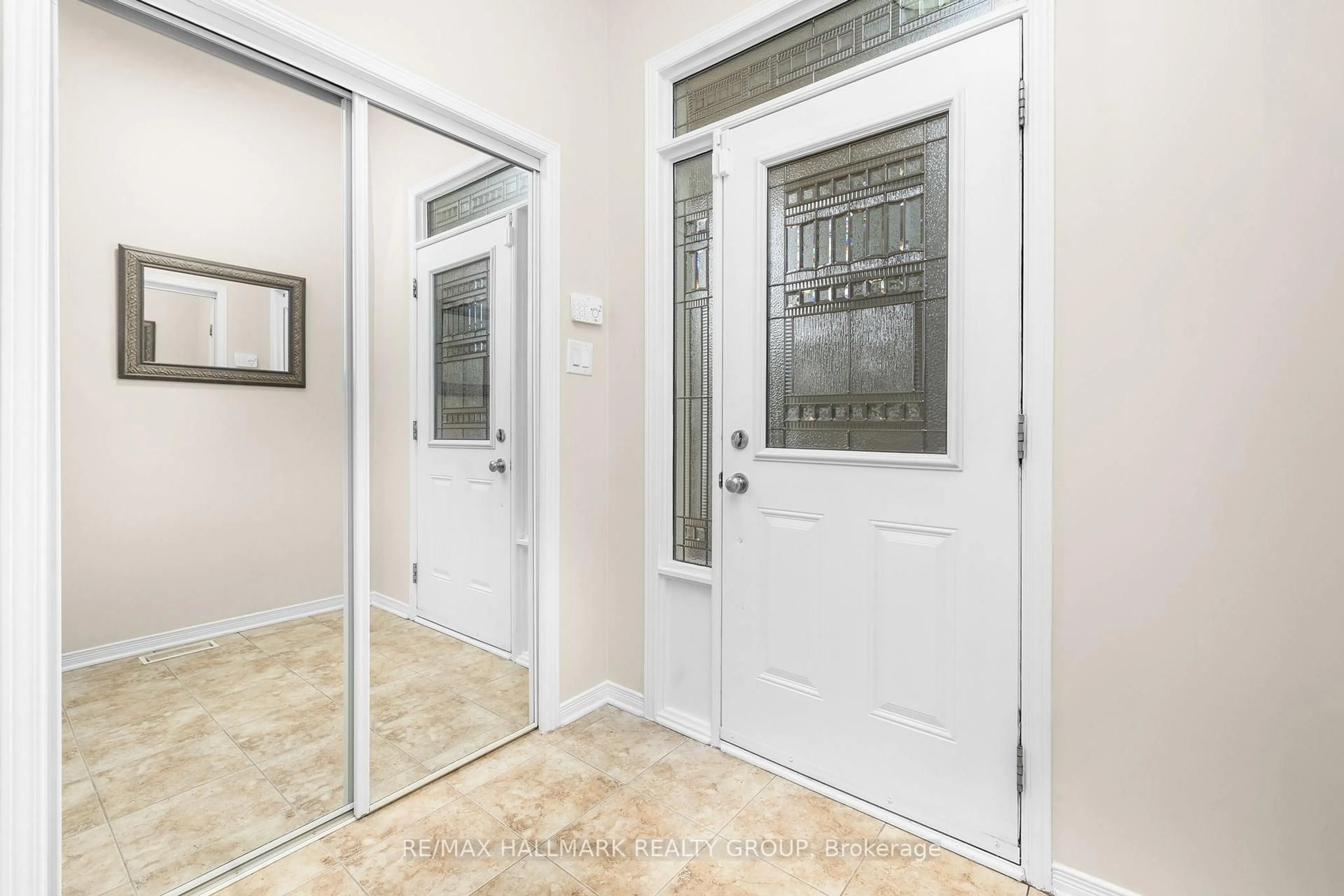 Indoor entryway for 610 Everlasting Cres, Ottawa Ontario K4A 0K1