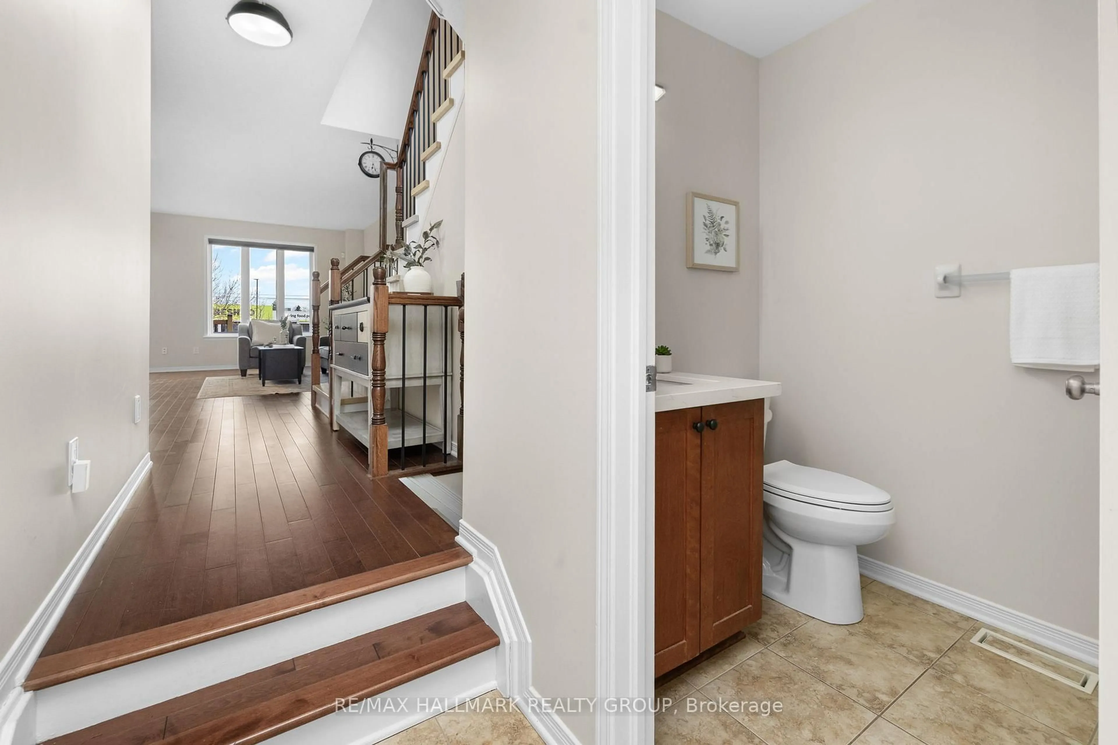 Indoor entryway for 610 Everlasting Cres, Ottawa Ontario K4A 0K1