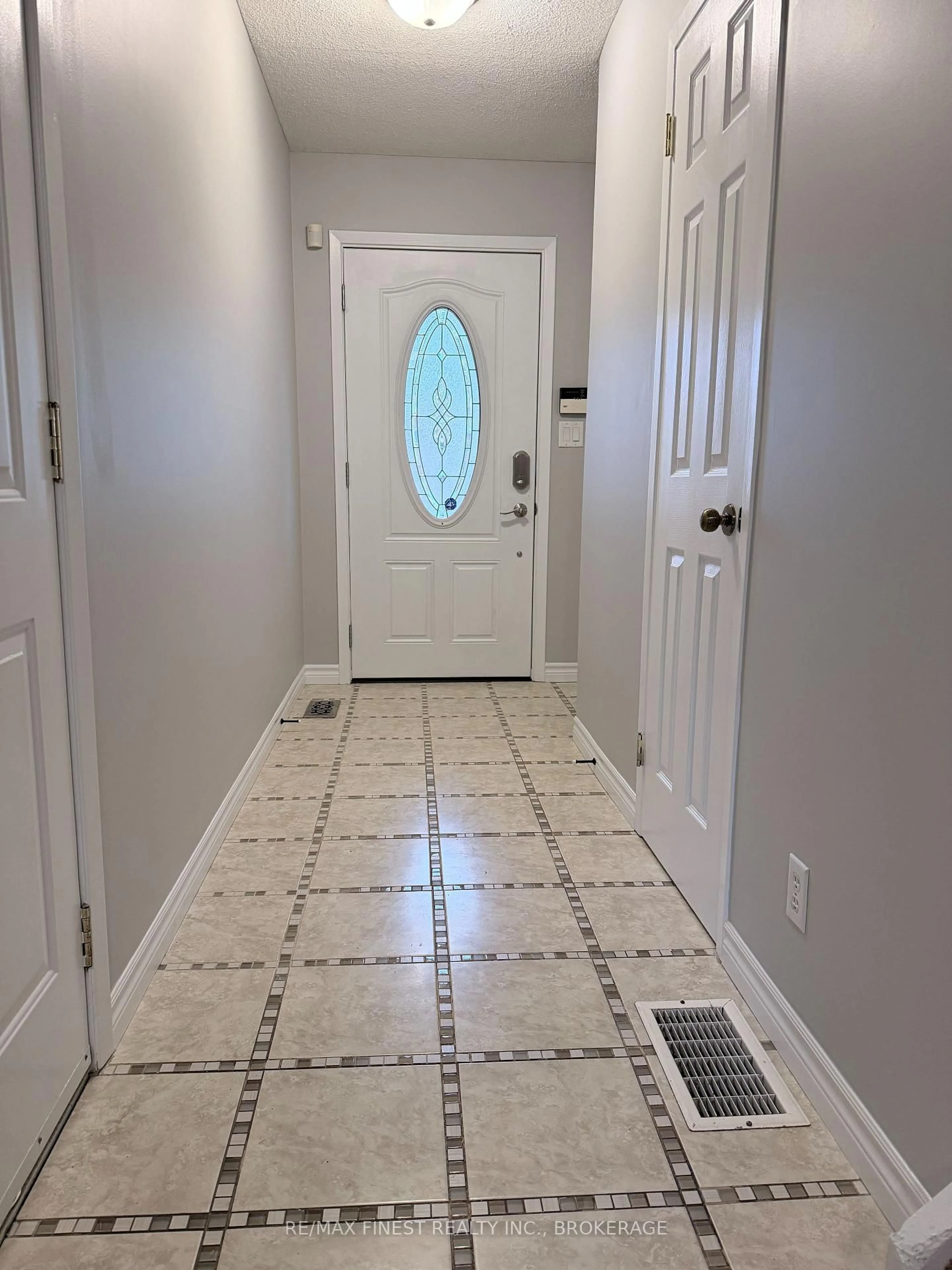 Indoor entryway for 936 Killarney Cres, Kingston Ontario K7M 8E1