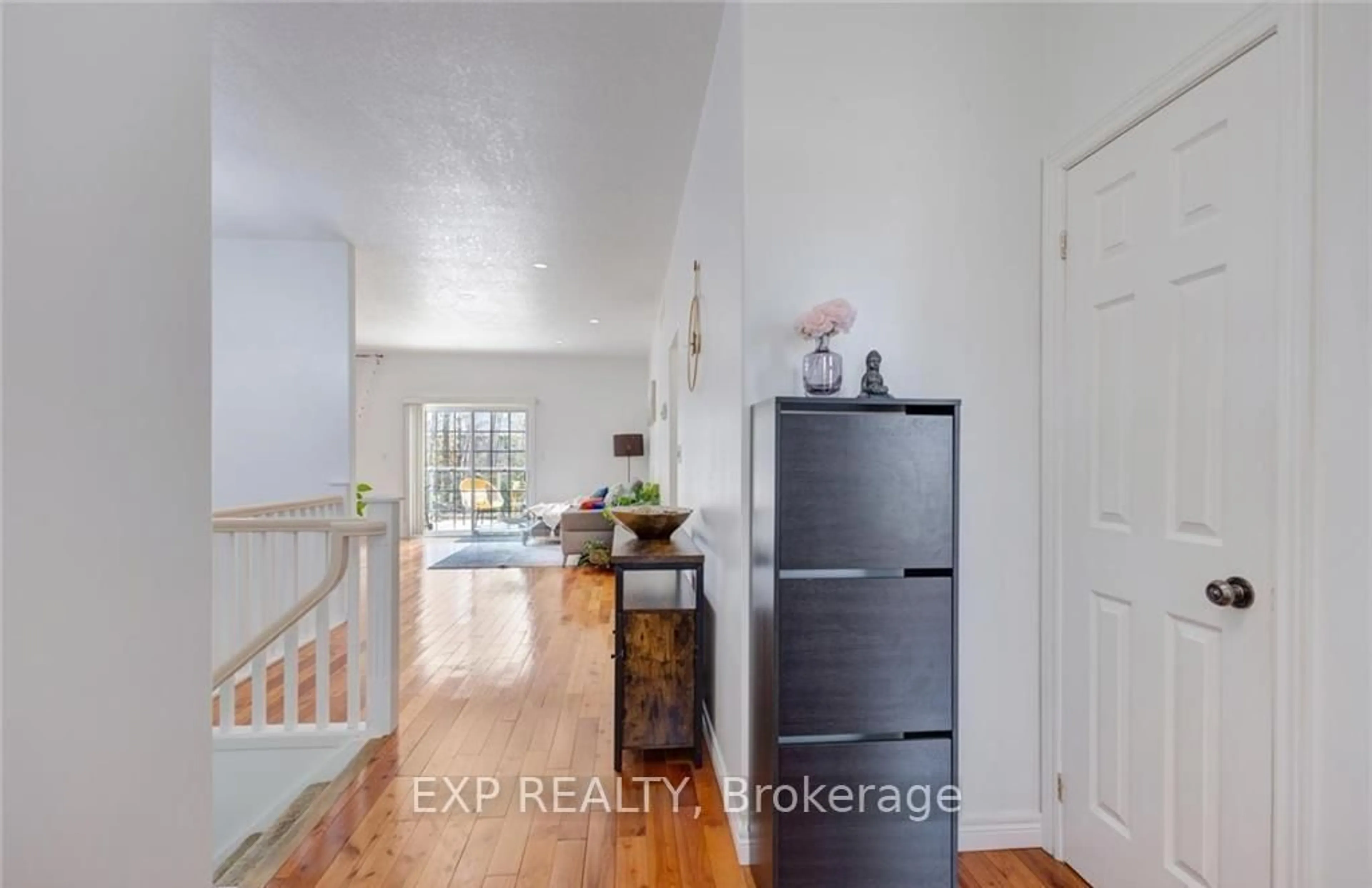 Indoor entryway for 483 Parrott Pl, Woodstock Ontario N4T 1V8