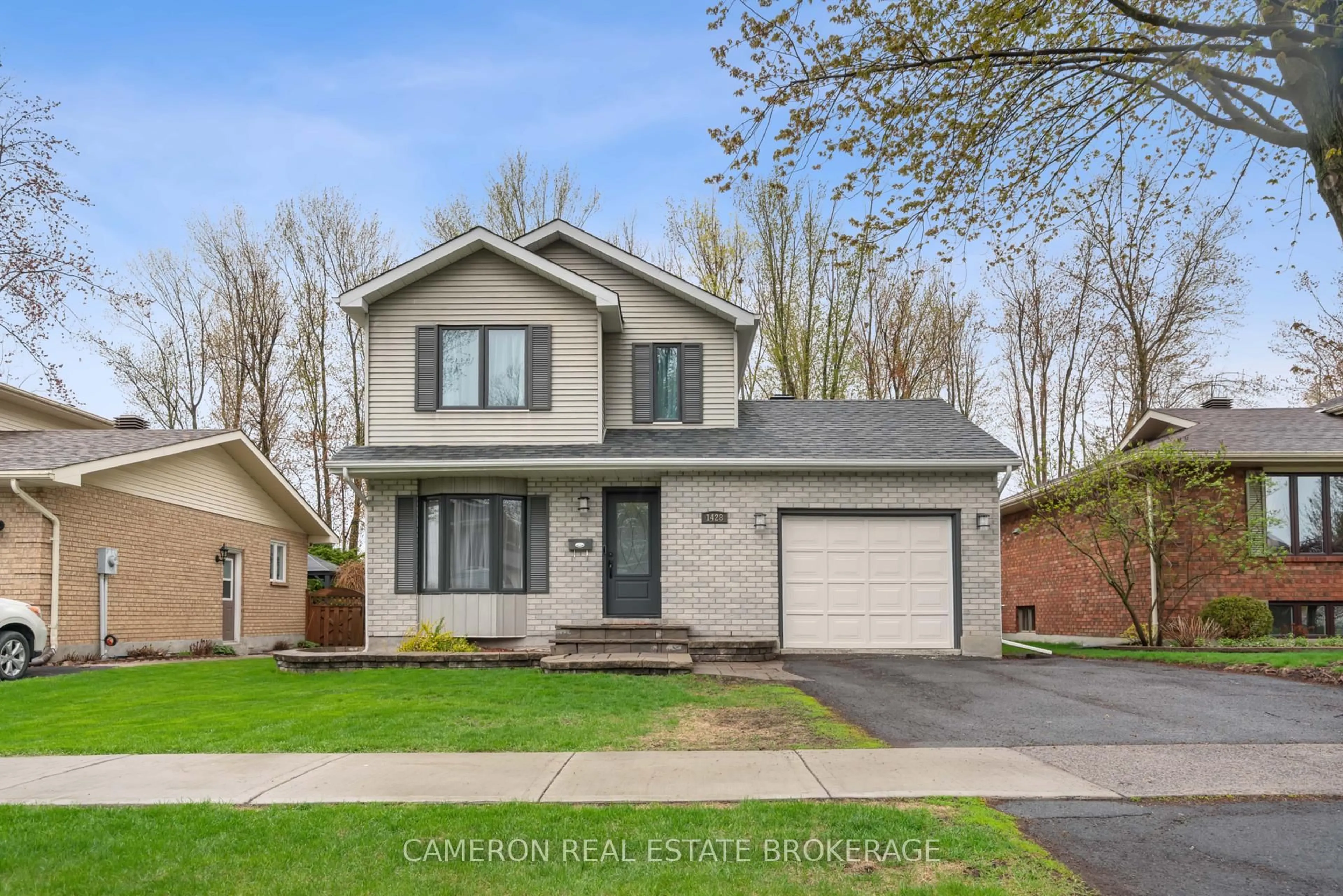 Home with vinyl exterior material, street for 1428 Holy Cross Blvd, Cornwall Ontario K6H 6Z4