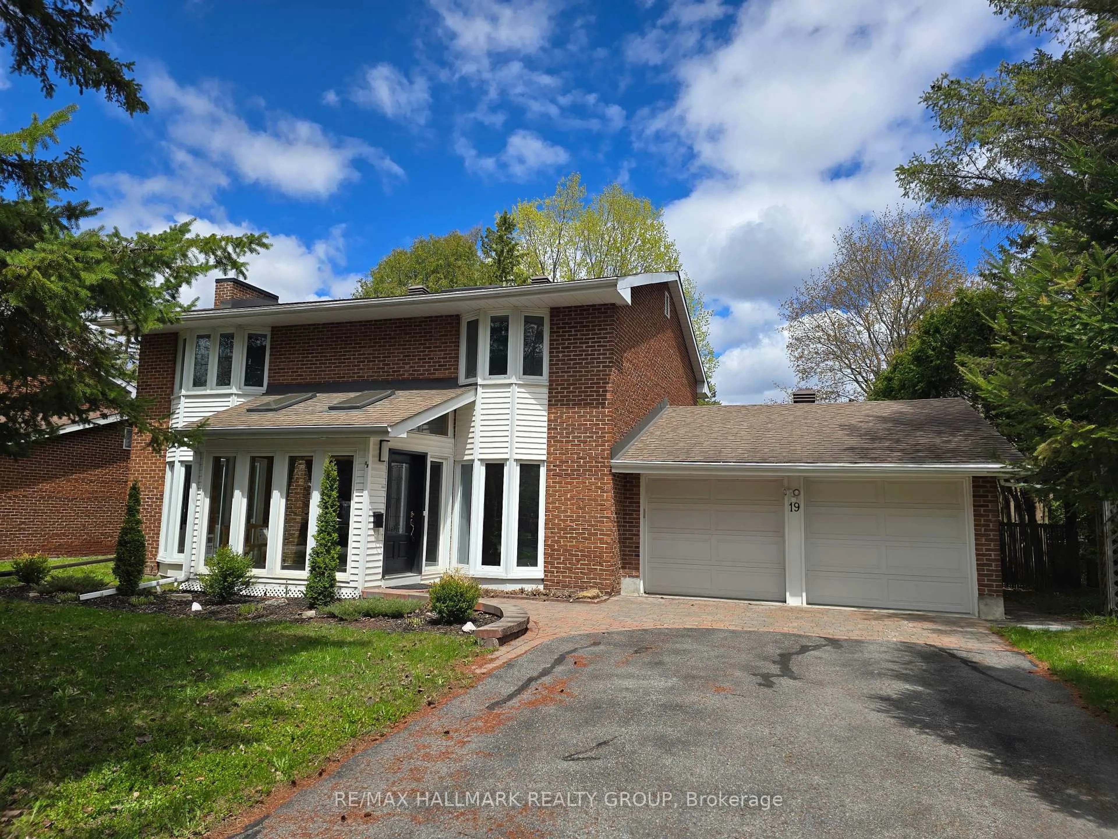 Unknown for 19 Kingsford Cres, Ottawa Ontario K2K 1T5