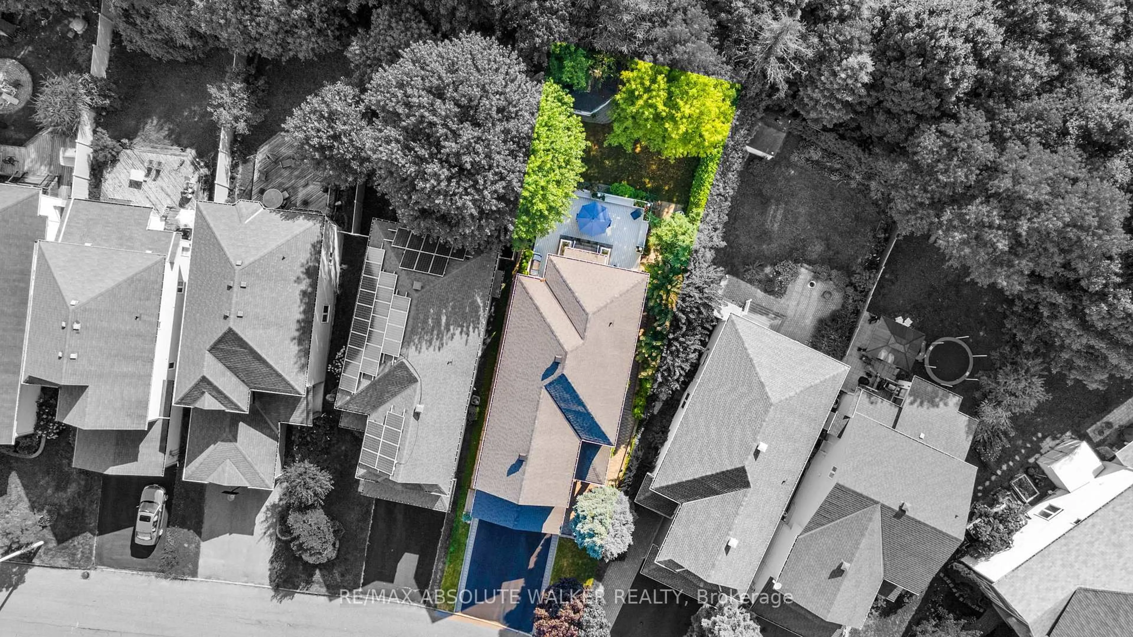 A pic from outside/outdoor area/front of a property/back of a property/a pic from drone, city buildings view from balcony for 51 Borealis Cres, Ottawa Ontario K1K 4T5