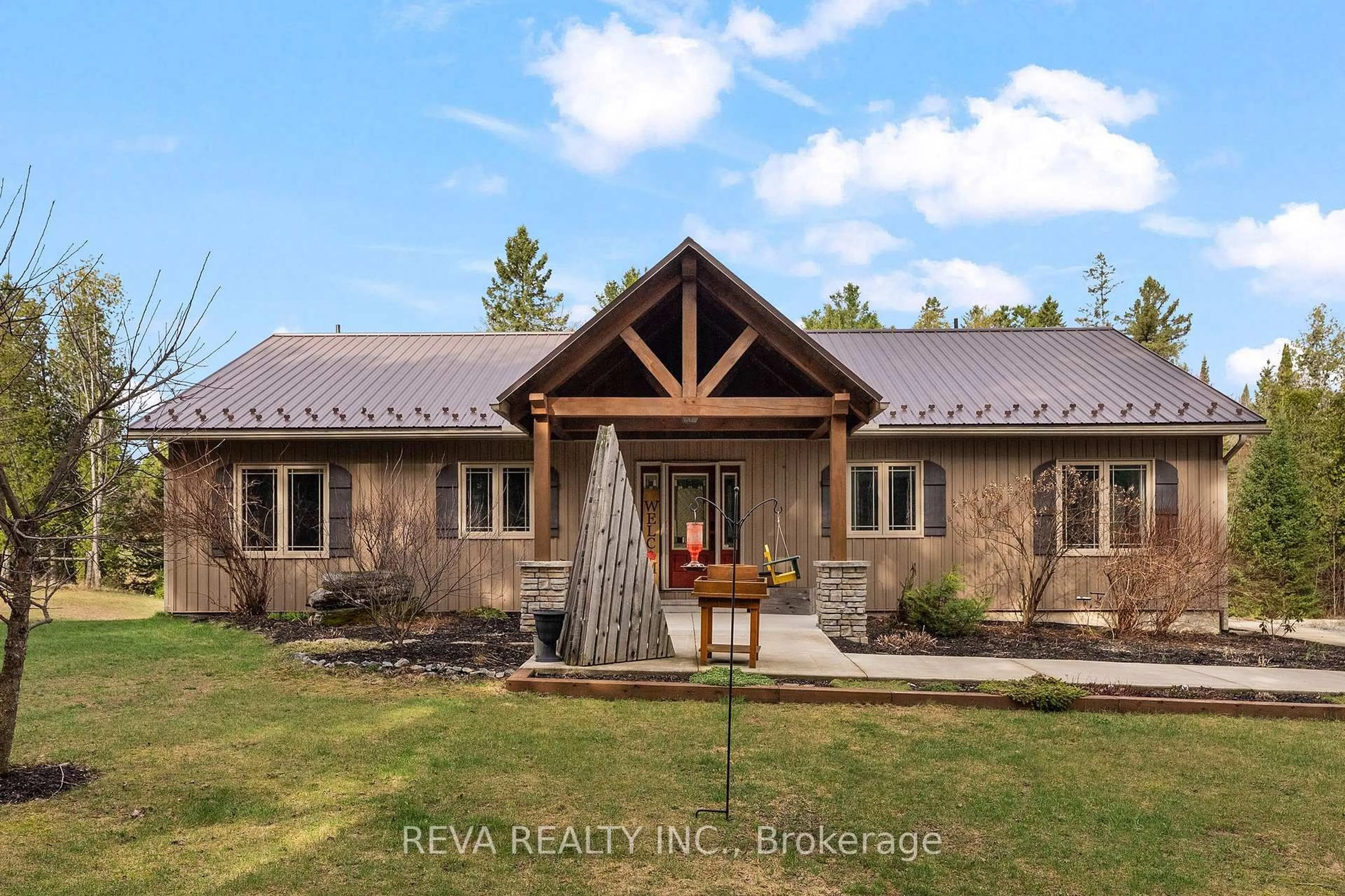 Home with brick exterior material, building for 32178 Highway 28, Bancroft Ontario K0L 1C0