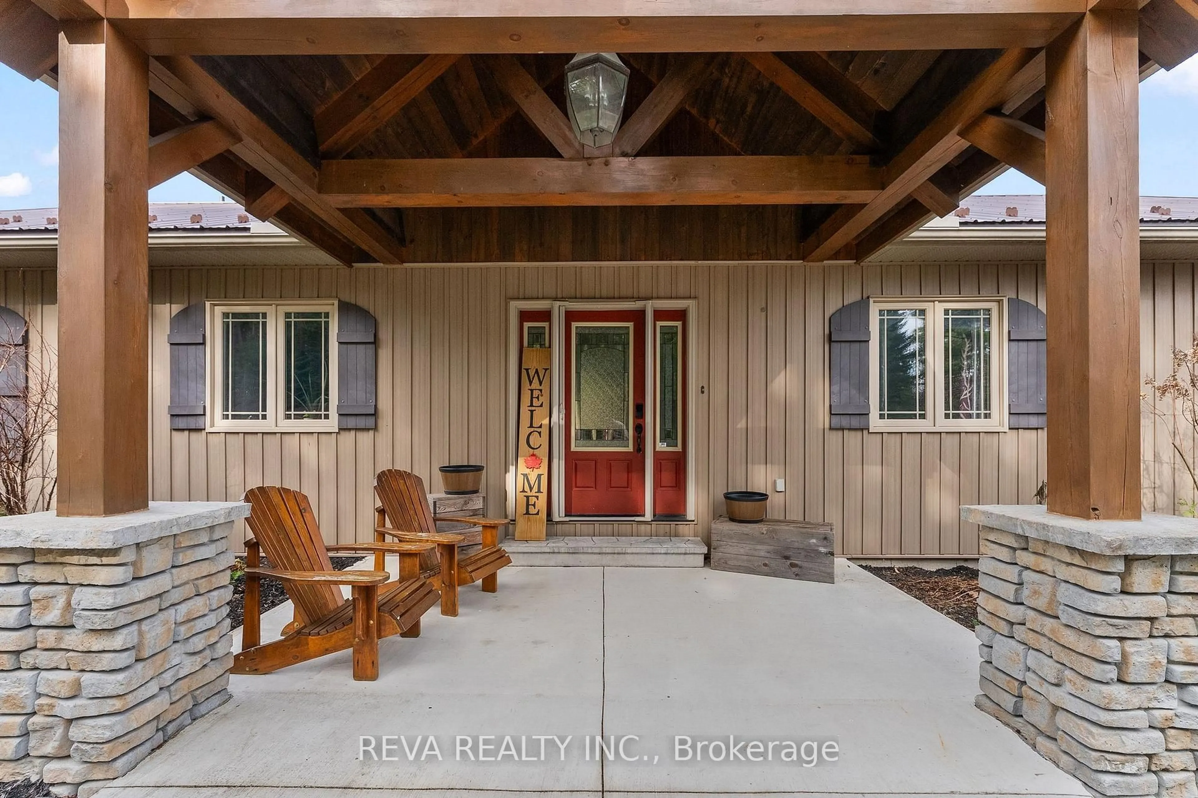 Indoor entryway for 32178 Highway 28, Bancroft Ontario K0L 1C0