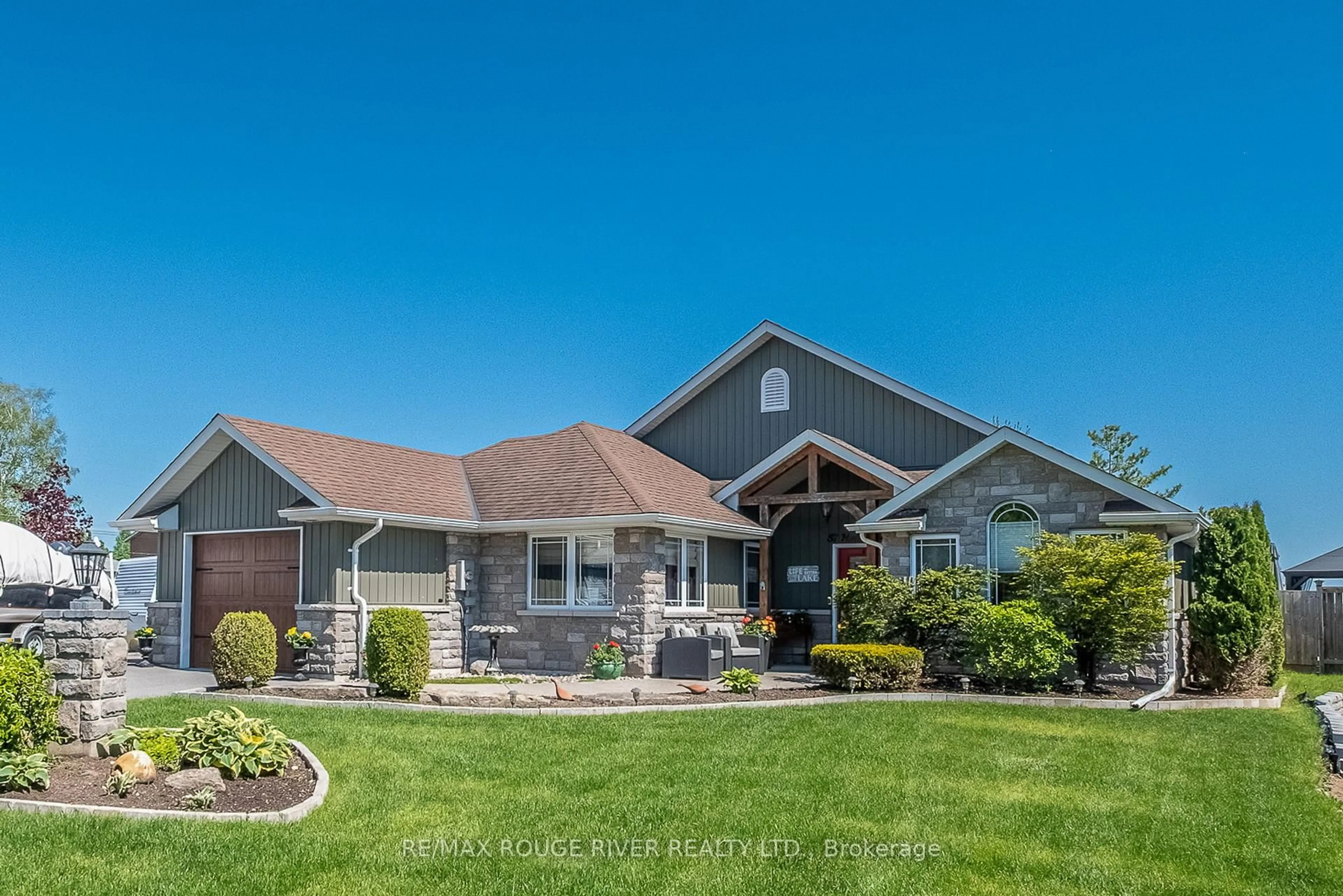 Home with vinyl exterior material, water/lake/river/ocean view for 57 Harbour St, Brighton Ontario K0K 1H0