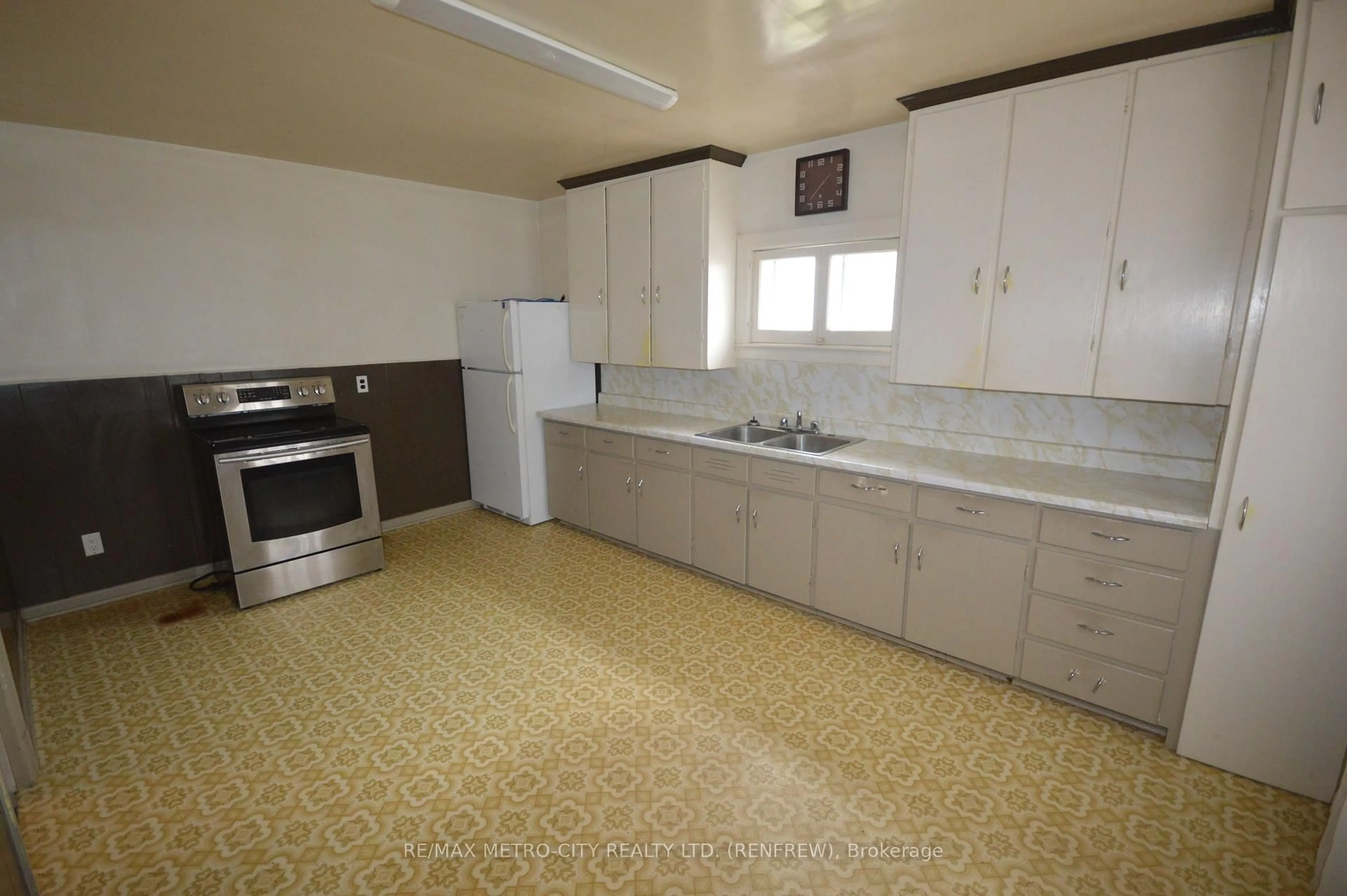 Standard kitchen, unknown for 143 Munroe Ave, Renfrew Ontario K7V 3L2