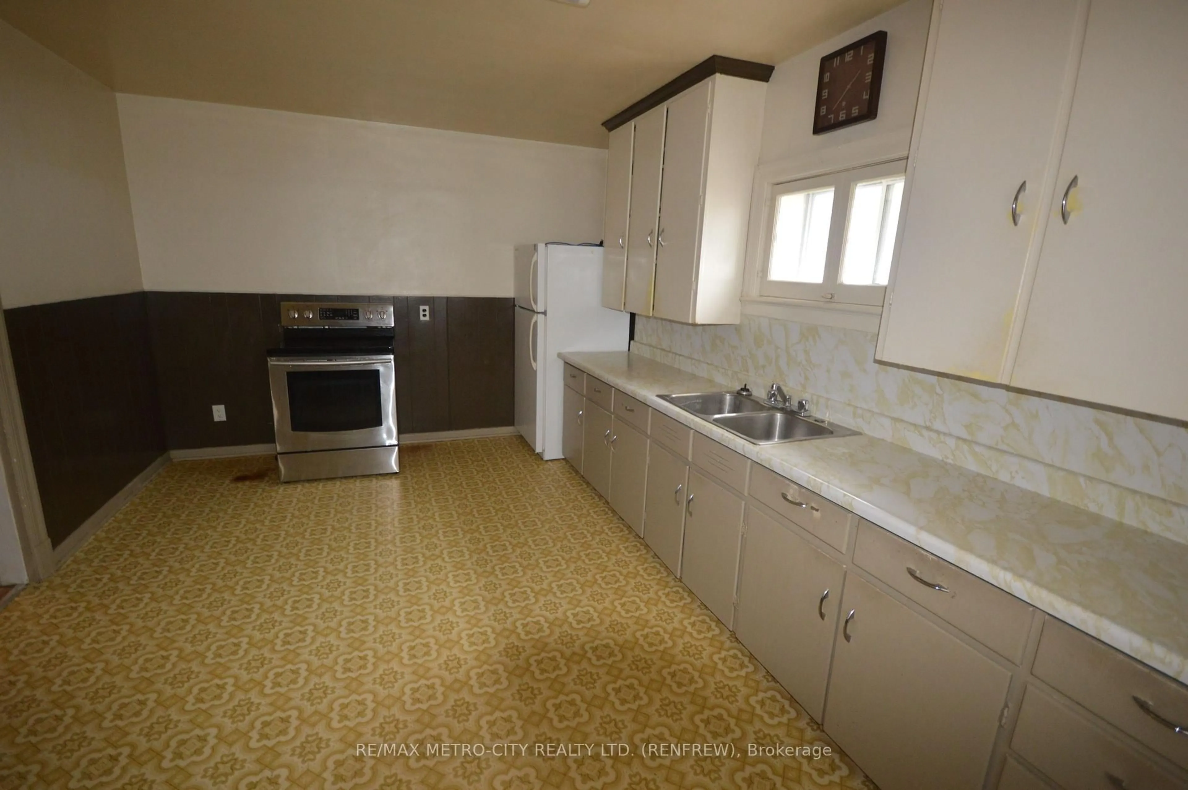 Standard kitchen, unknown for 143 Munroe Ave, Renfrew Ontario K7V 3L2
