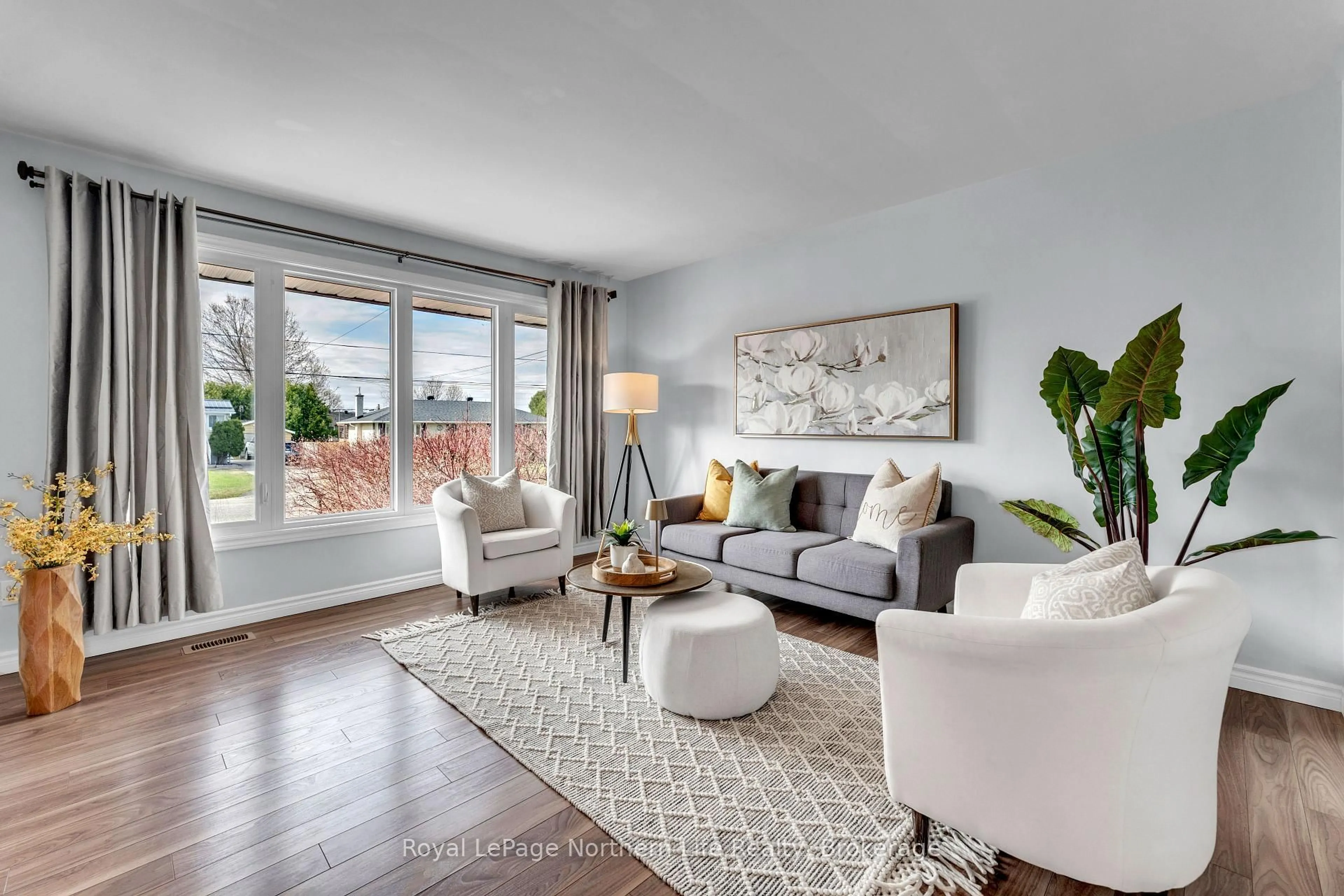 Living room with furniture, unknown for 348 Norwood Ave, North Bay Ontario P1B 5E4