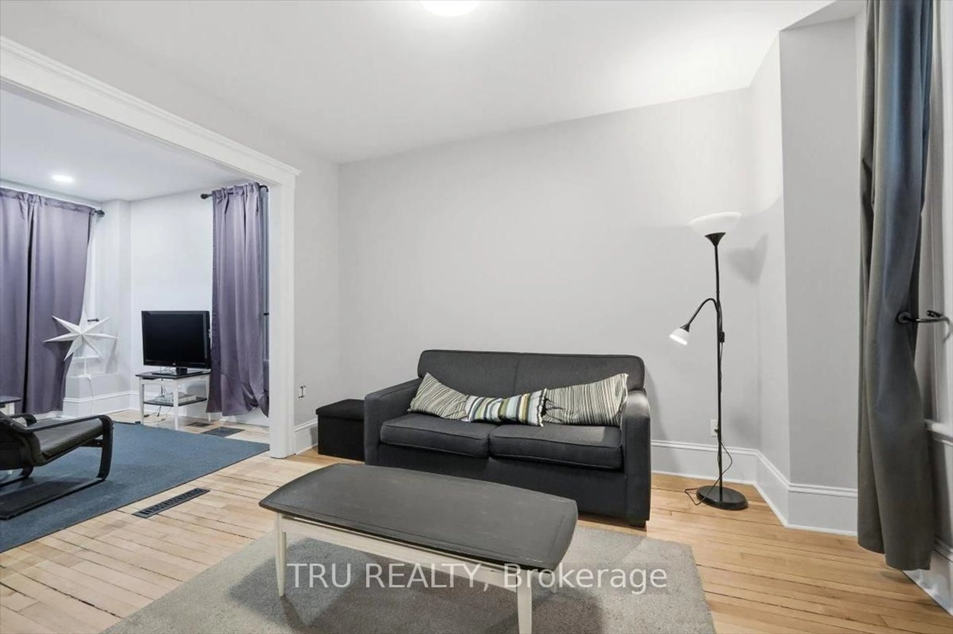A pic of a room for 355 Cambridge St, Ottawa Ontario K1R 7B3