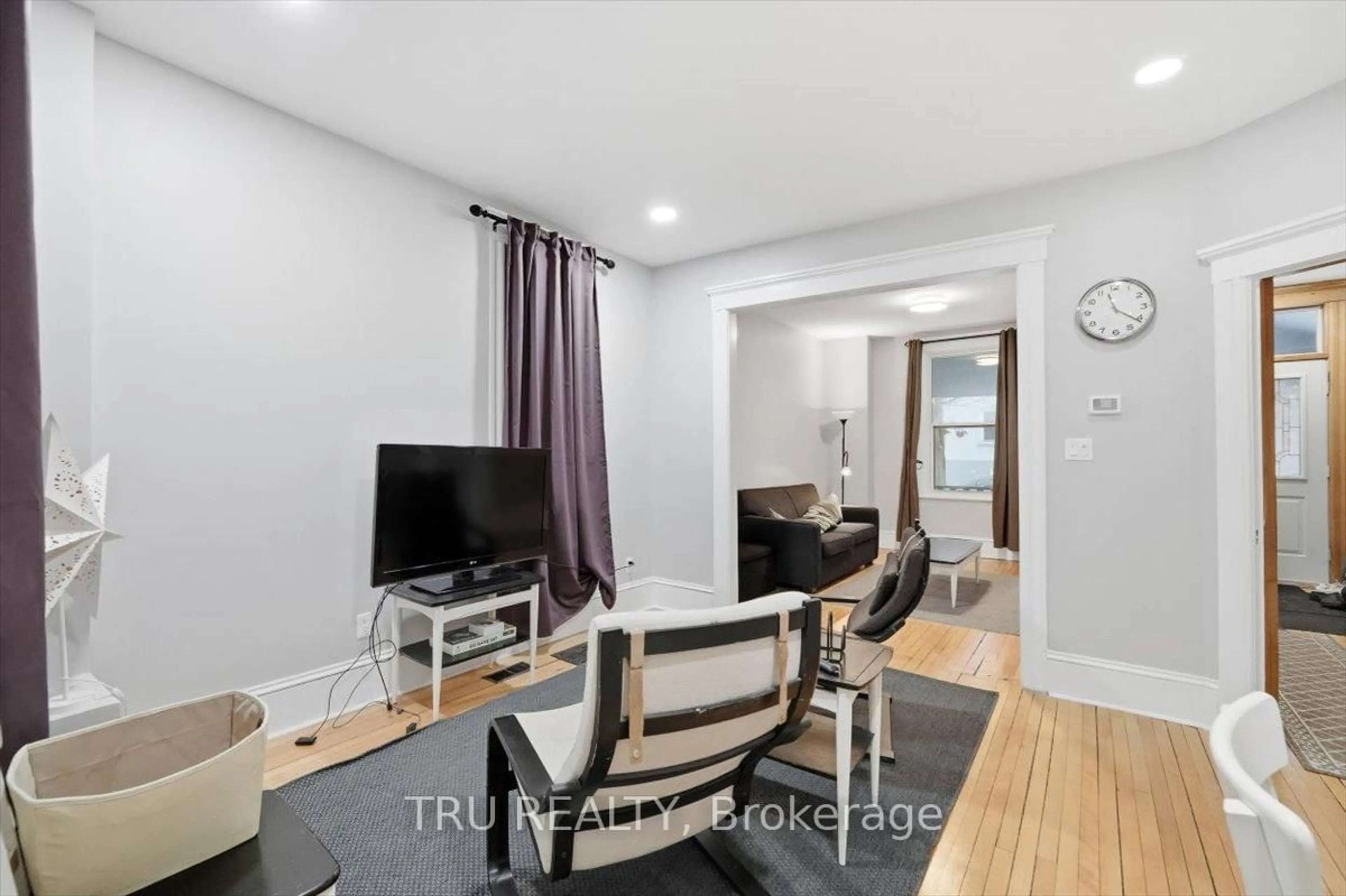 Unknown for 355 Cambridge St, Ottawa Ontario K1R 7B3