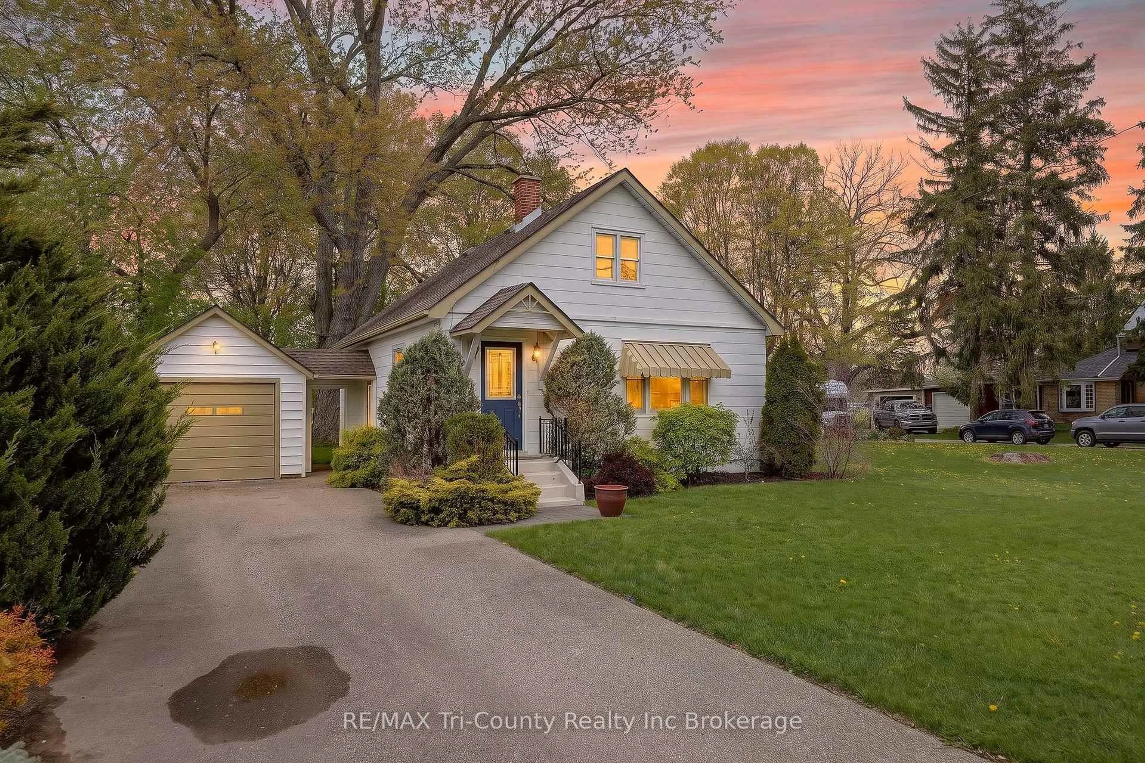 A pic from outside/outdoor area/front of a property/back of a property/a pic from drone, street for 312 Main St, Norwich Ontario N0J 1R0