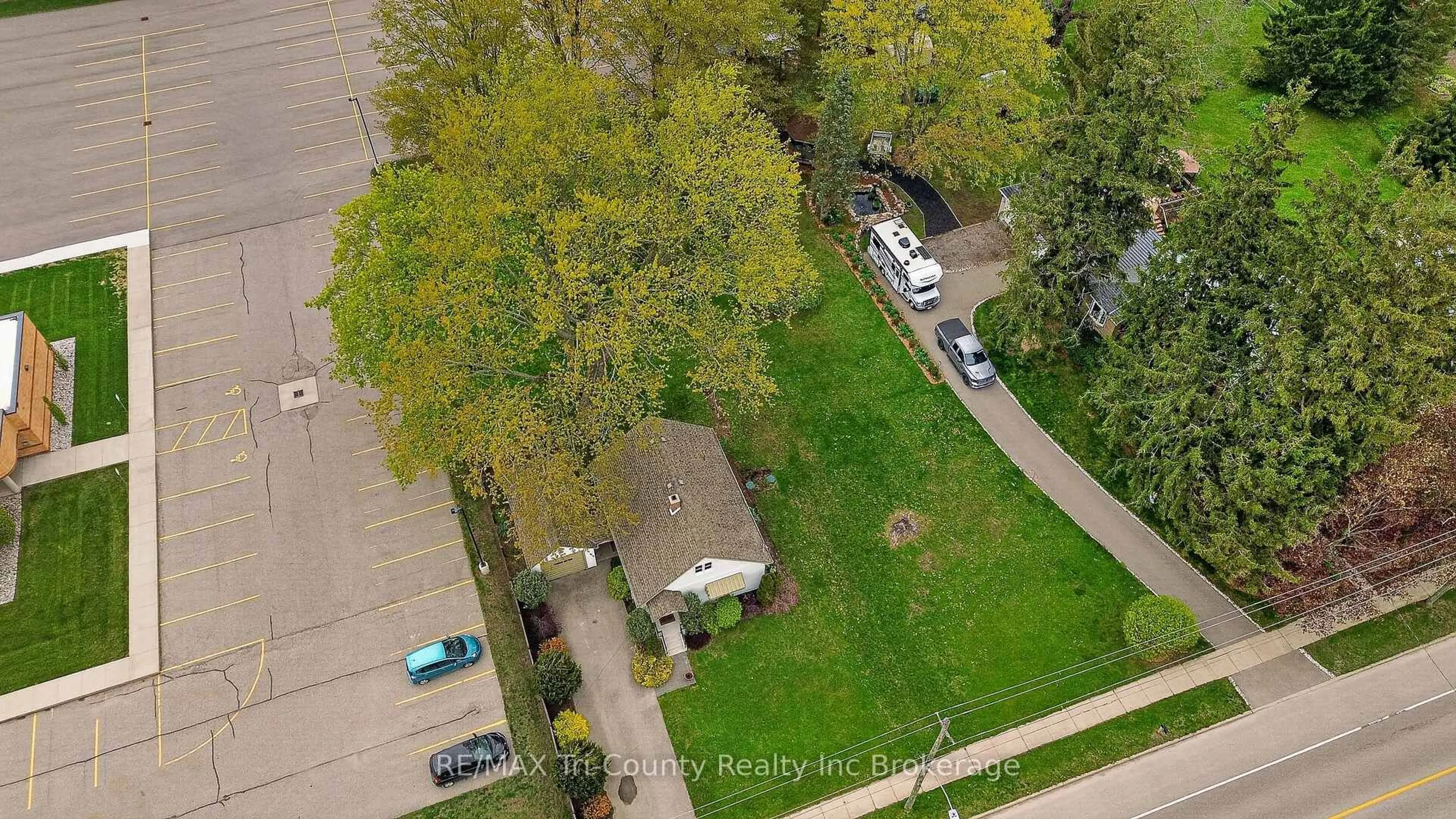 A pic from outside/outdoor area/front of a property/back of a property/a pic from drone, street for 312 Main St, Norwich Ontario N0J 1R0