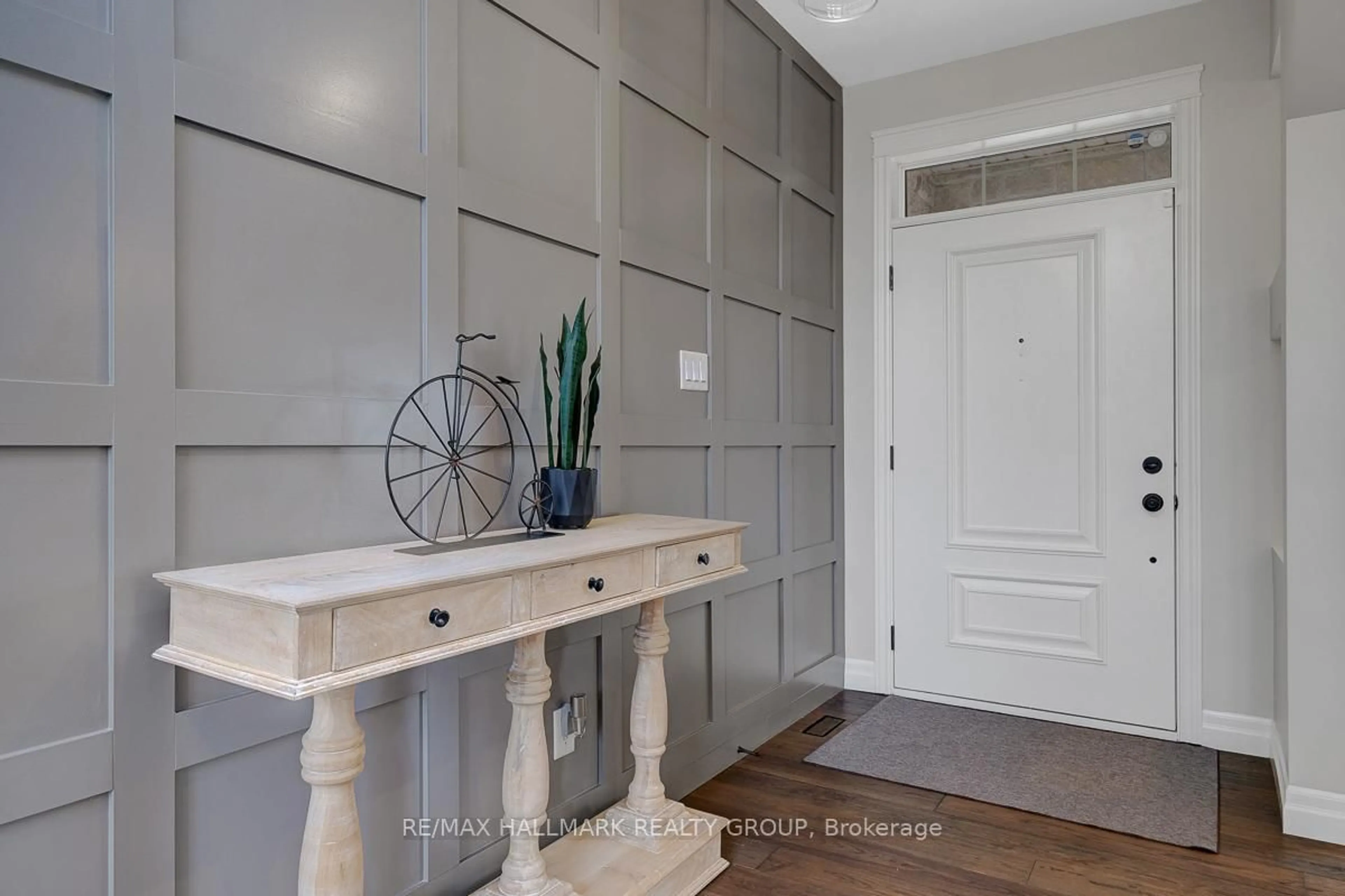 Indoor entryway for 171 Grainstone Way, Kanata Ontario K2T 0H2