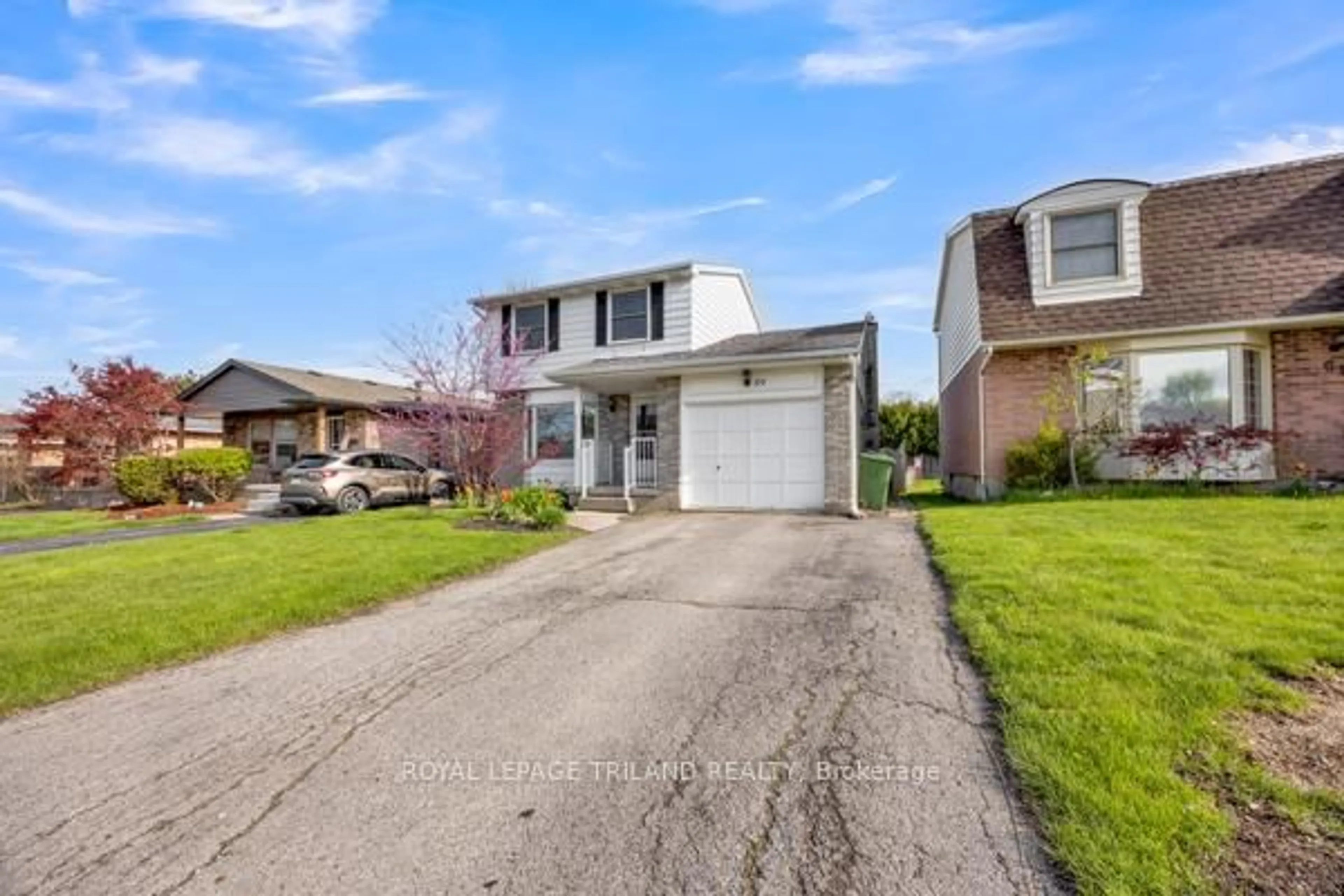 Home with vinyl exterior material, street for 59 VANIER Pl, St. Thomas Ontario N5R 5S4