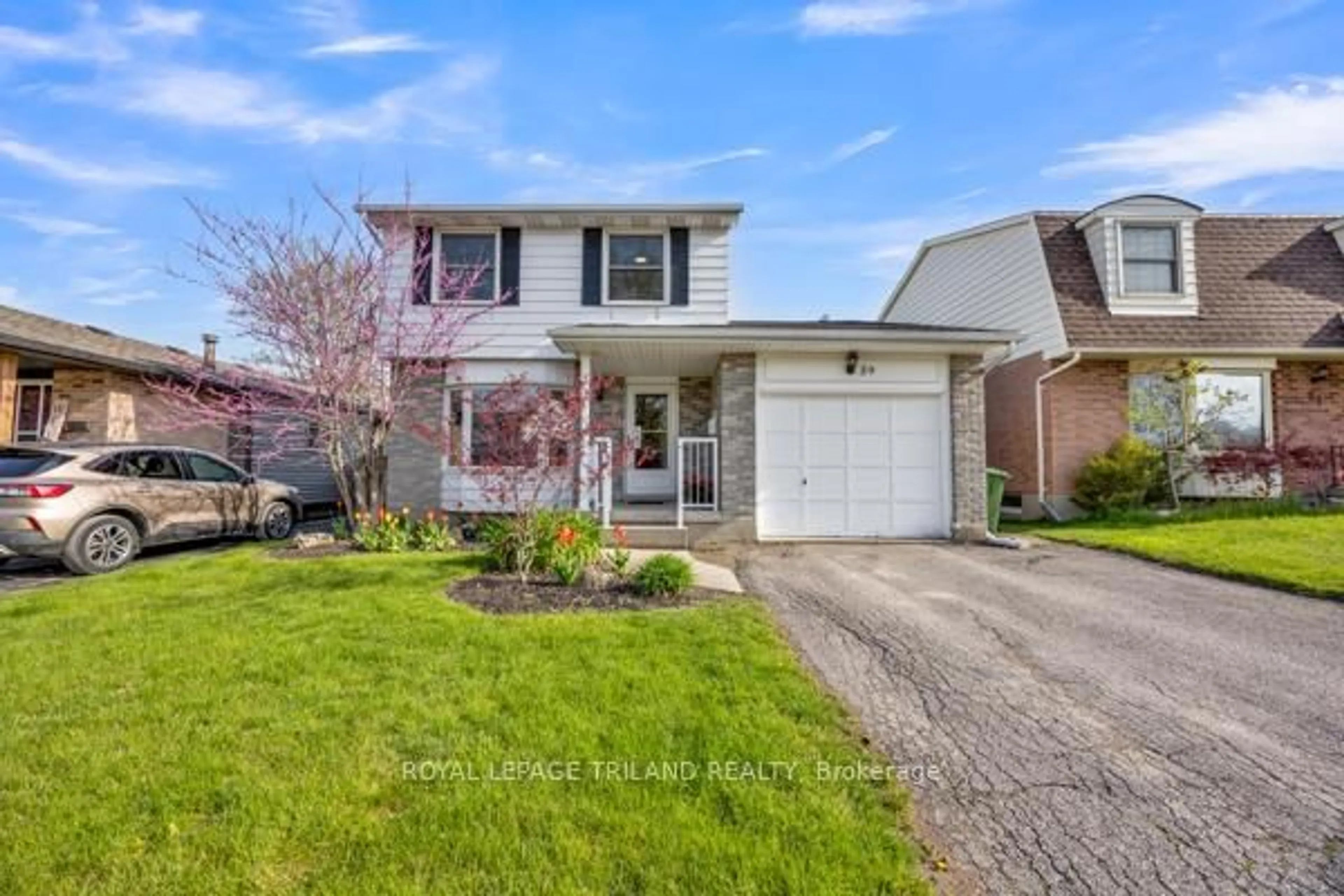 Home with vinyl exterior material, street for 59 VANIER Pl, St. Thomas Ontario N5R 5S4