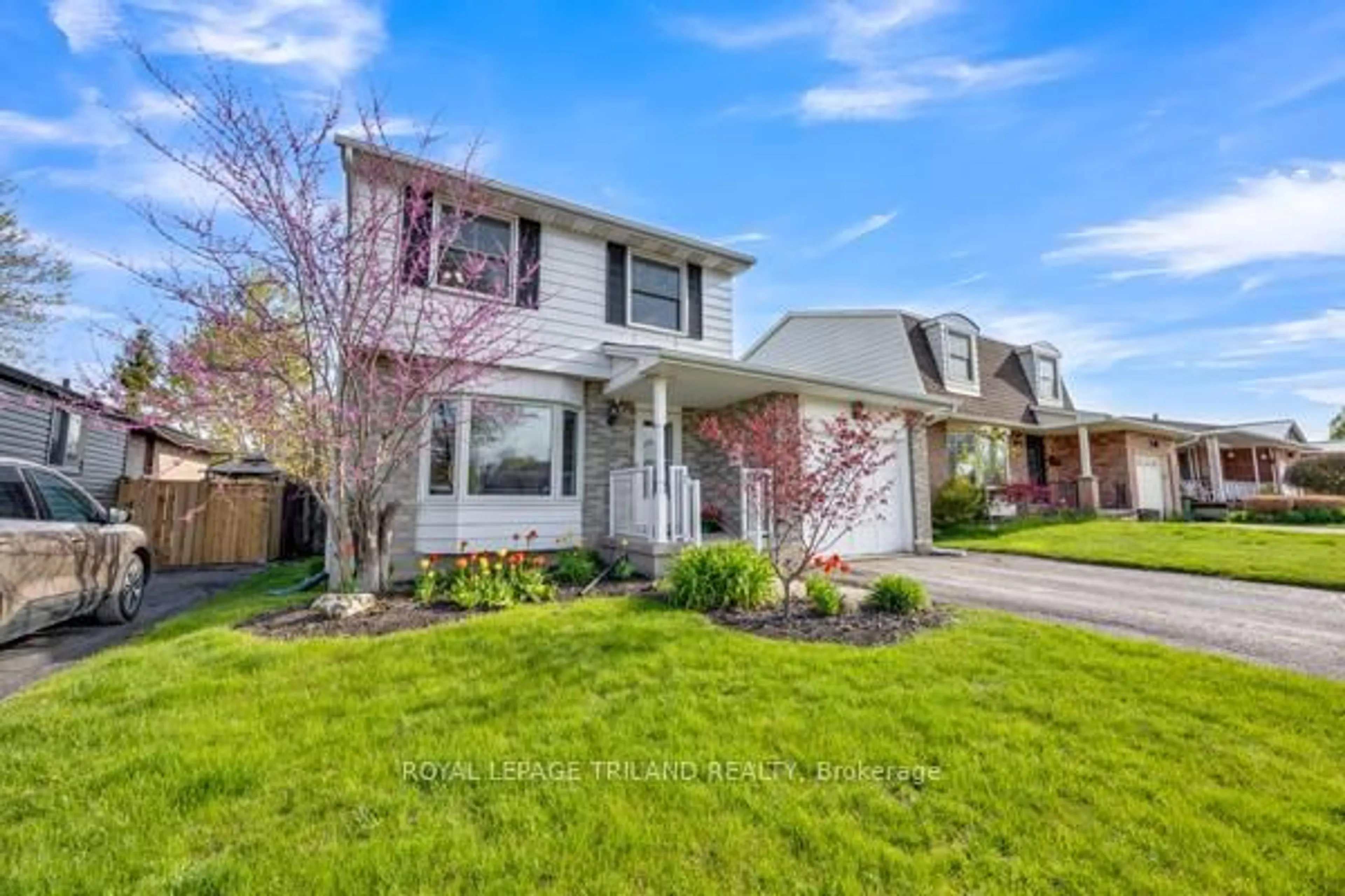 Home with vinyl exterior material, street for 59 VANIER Pl, St. Thomas Ontario N5R 5S4