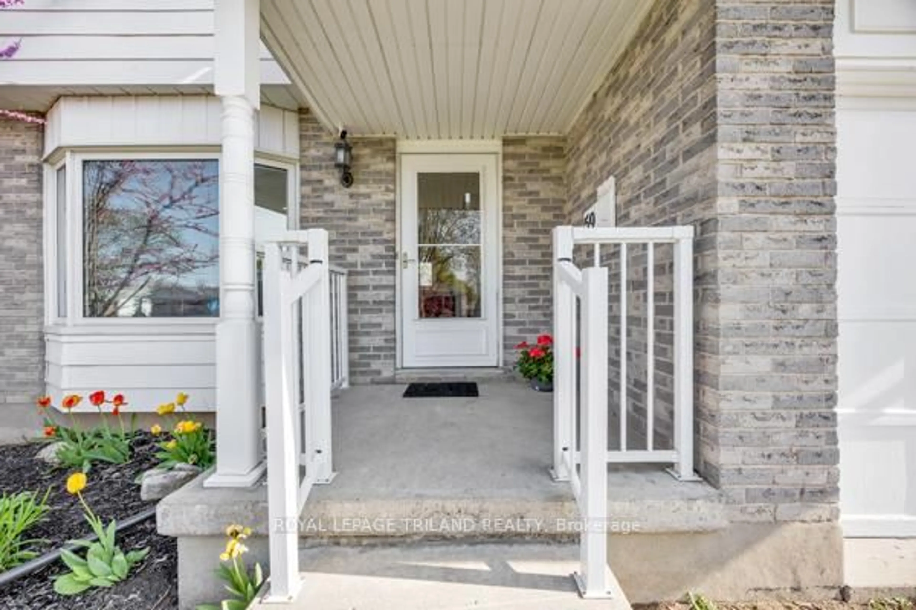 Indoor entryway for 59 VANIER Pl, St. Thomas Ontario N5R 5S4