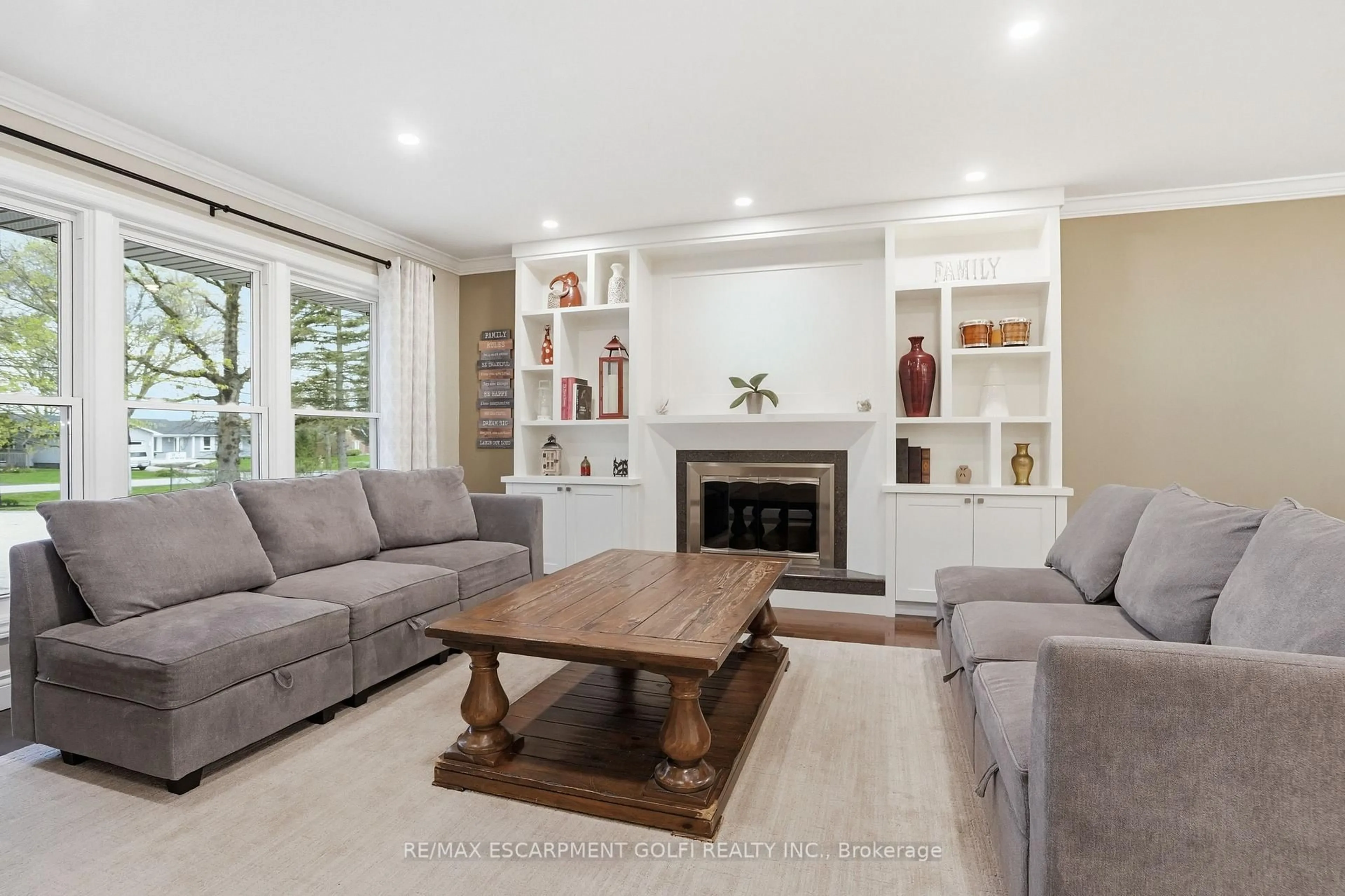 Living room with furniture, unknown for 2114 GOLF CLUB Rd, Hamilton Ontario L0R 1P0