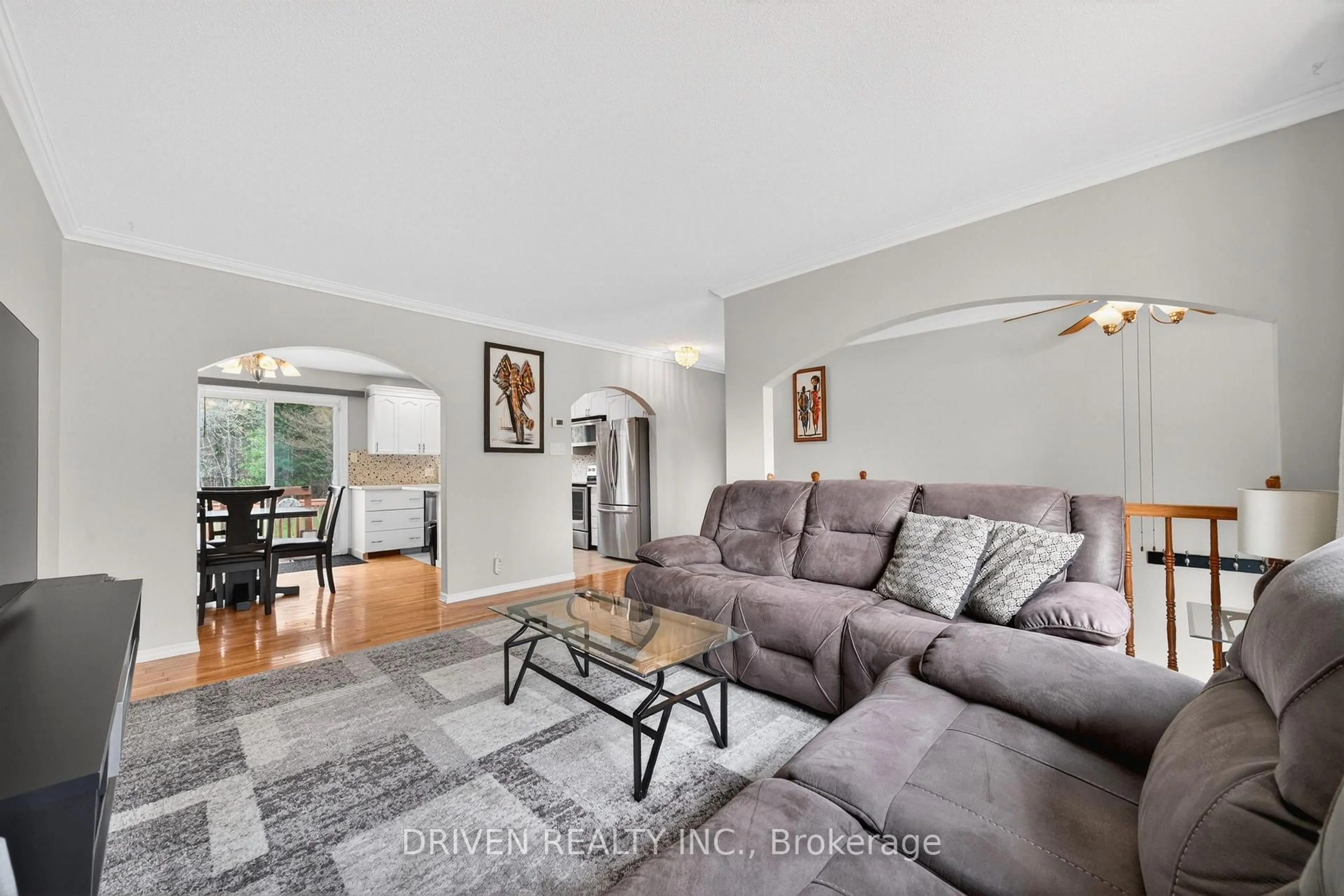 Living room with furniture, unknown for 281 Oakwood Dr, Clarence-Rockland Ontario K4K 1K9