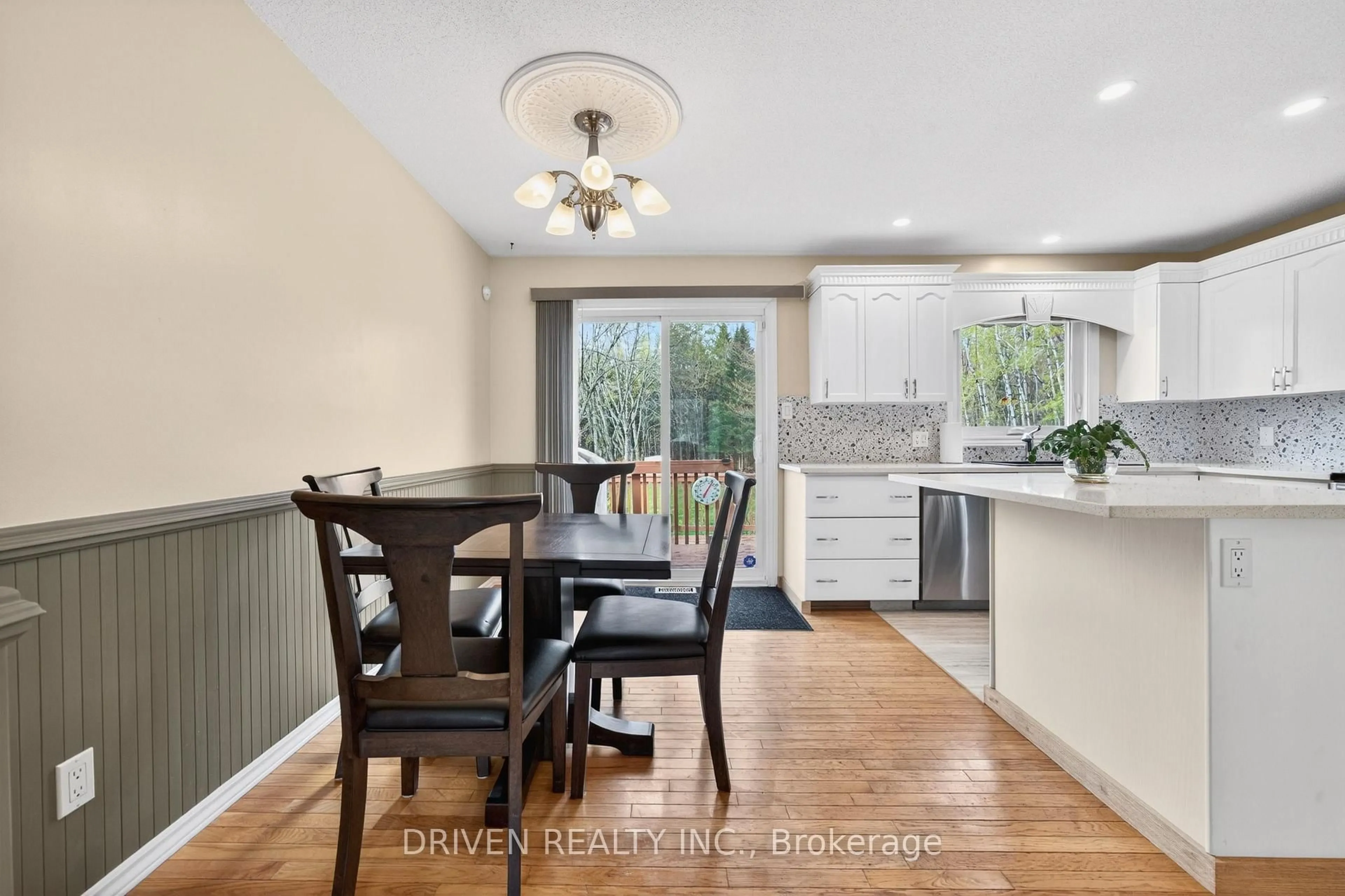 Open concept kitchen, wood/laminate floor for 281 Oakwood Dr, Clarence-Rockland Ontario K4K 1K9