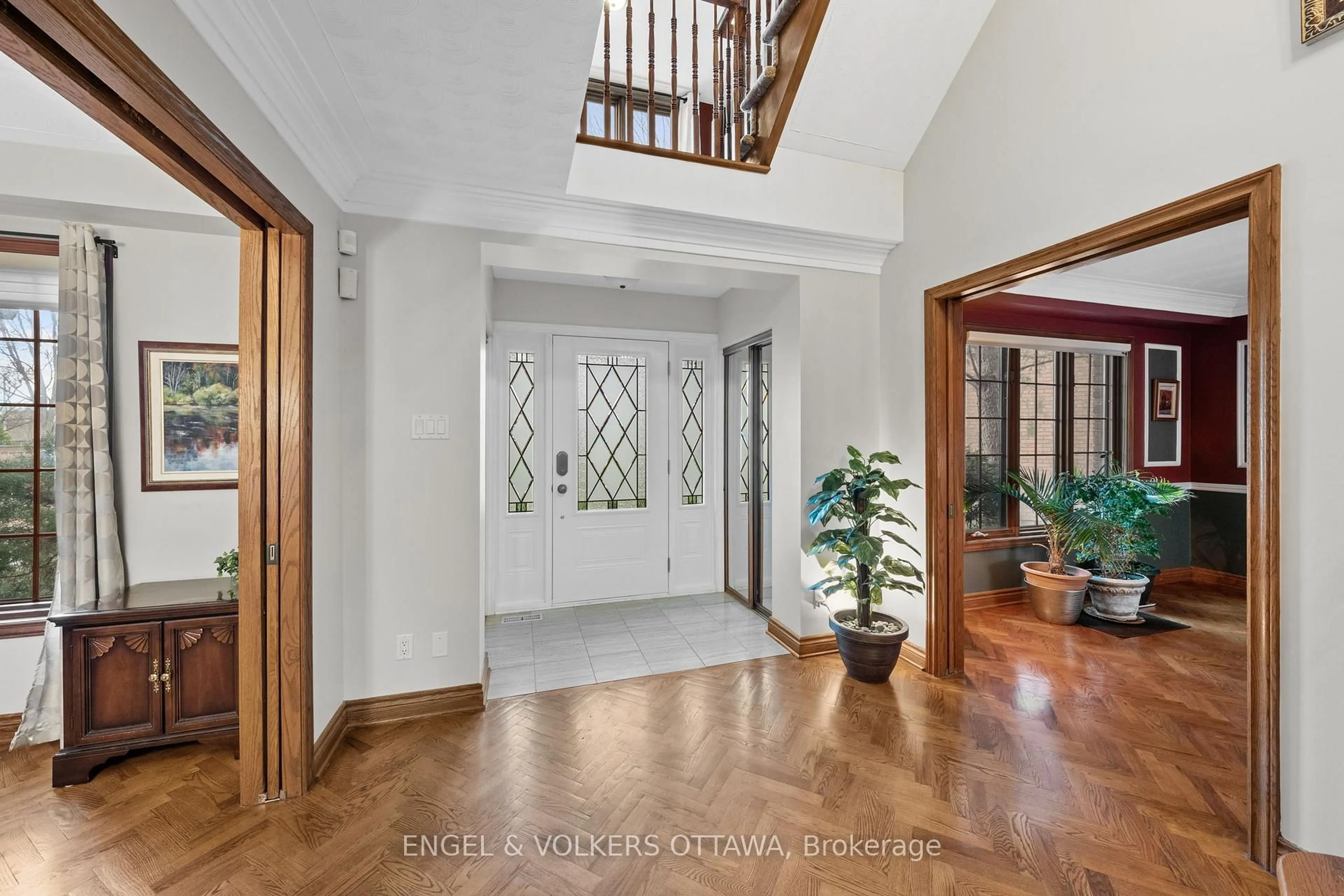 Indoor foyer for 1345 De Papillon Pl, Orleans Ontario K4A 1Y9