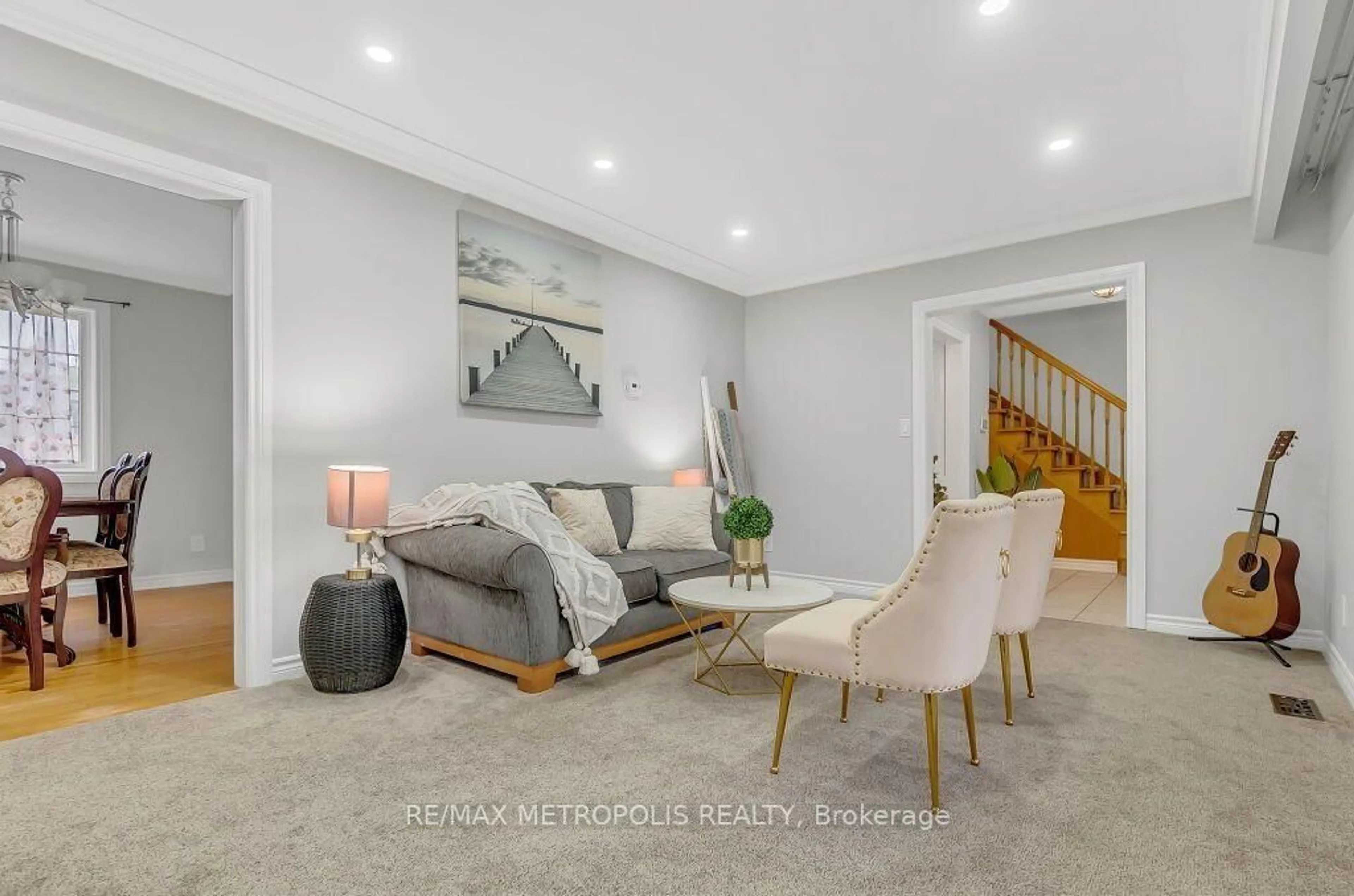 Living room with furniture, unknown for 100 Warren Rd, Kitchener Ontario N2M 4T4