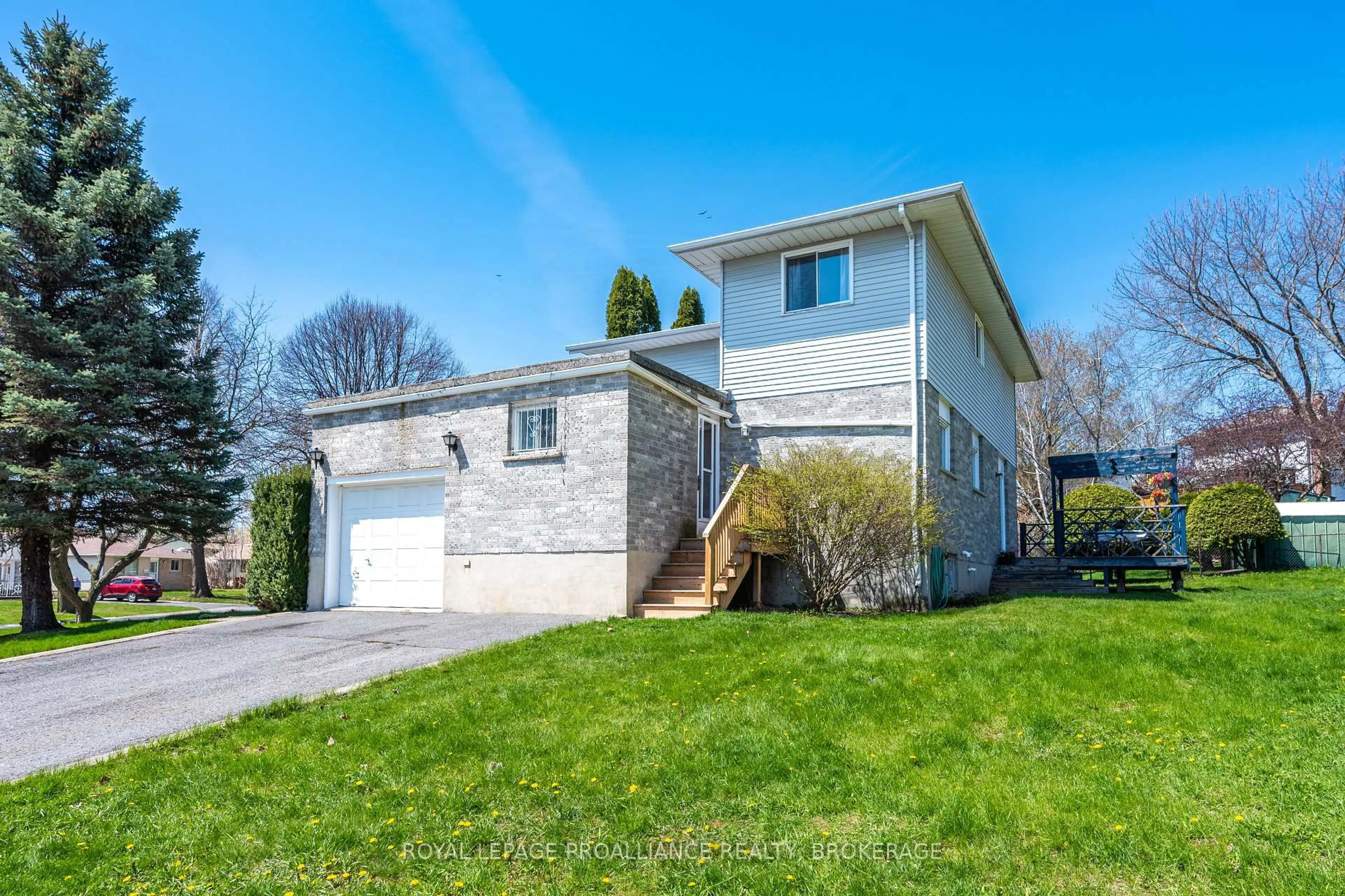Home with vinyl exterior material, street for 139 Dauphin Ave, Kingston Ontario K7K 6W3